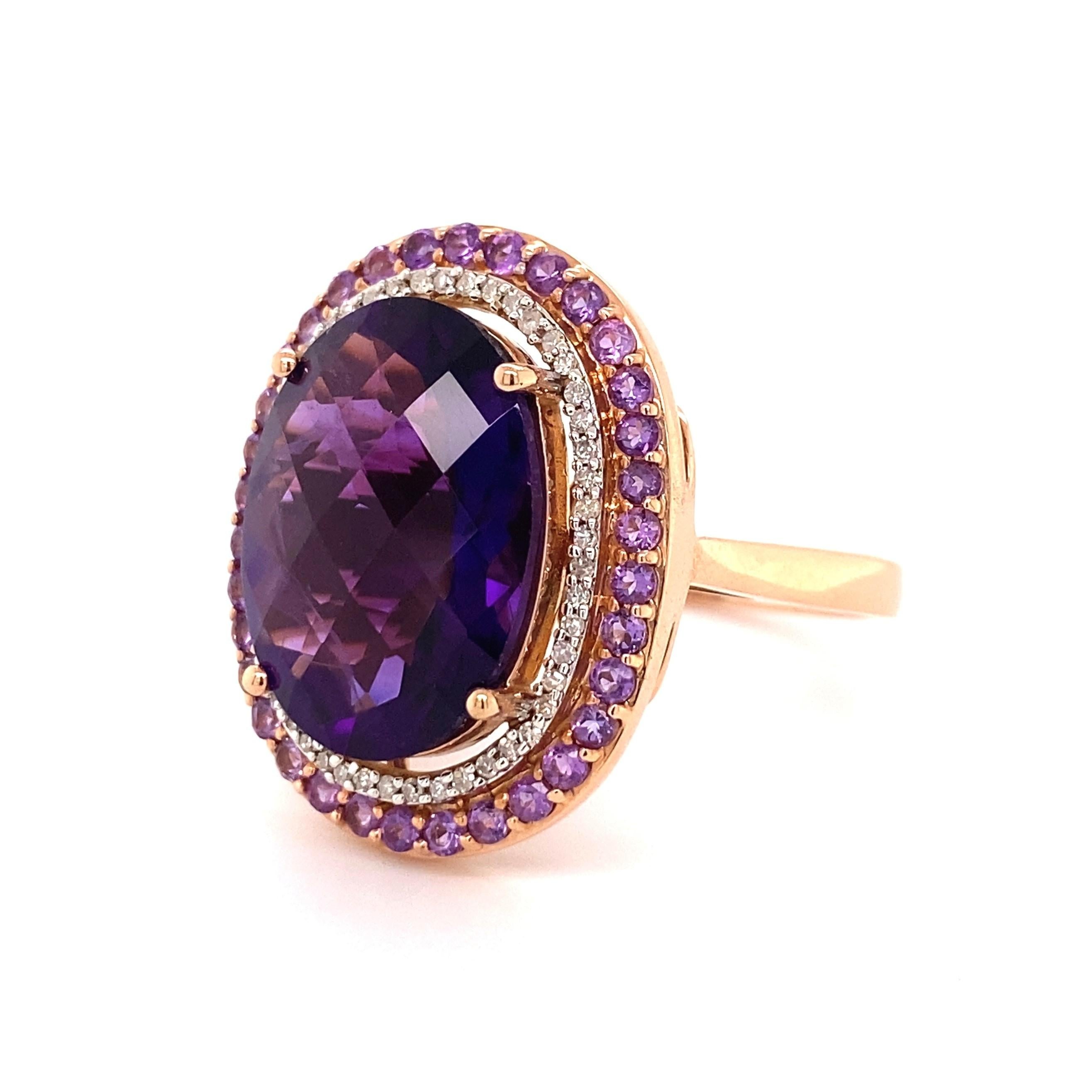 Awesome Large Oval Amethyst and Diamond Cocktail Ring Estate Fine Jewelry In Excellent Condition For Sale In Montreal, QC