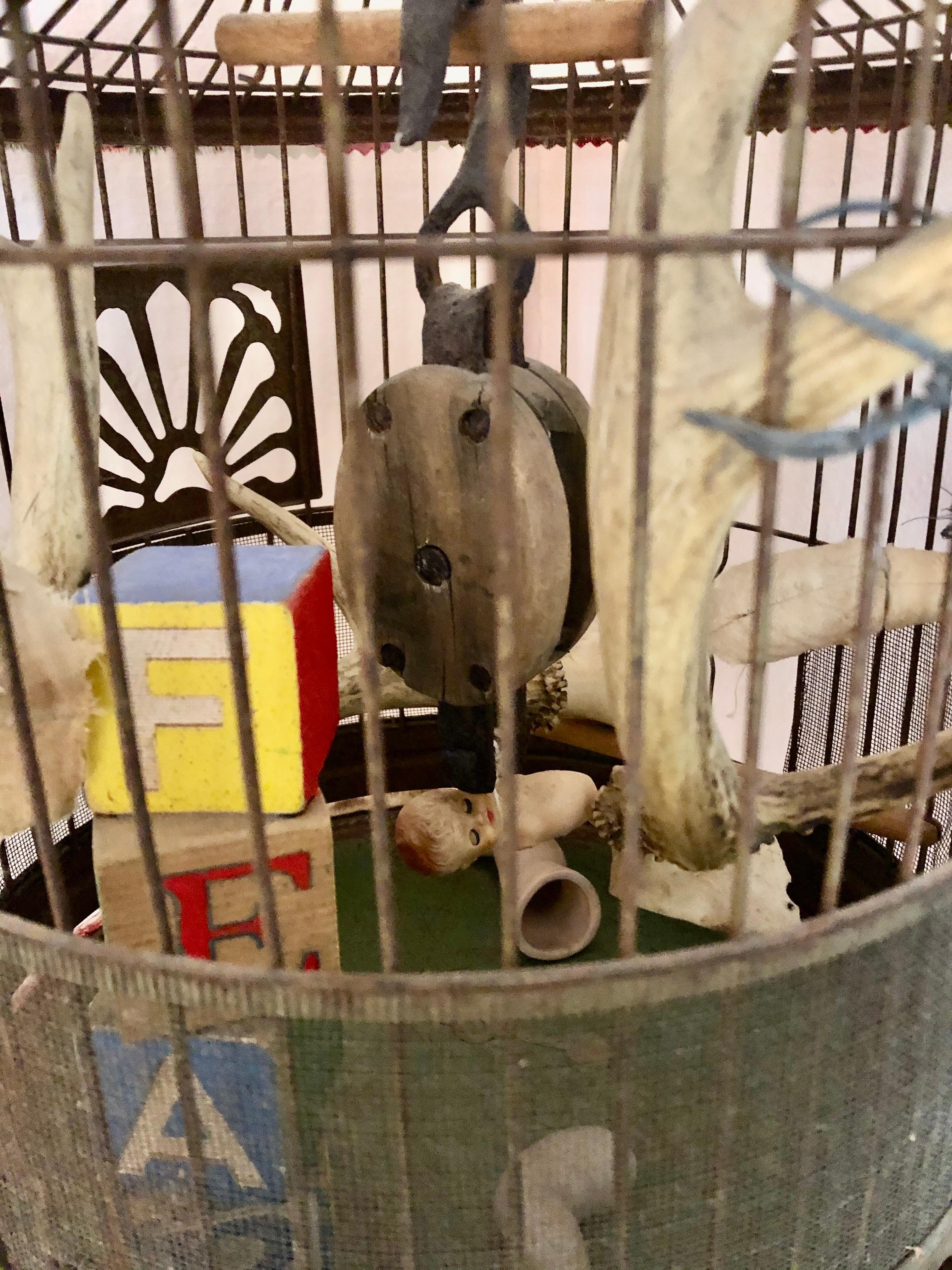 Métal Sculpture cage à oiseaux en matériaux mixtes en vente