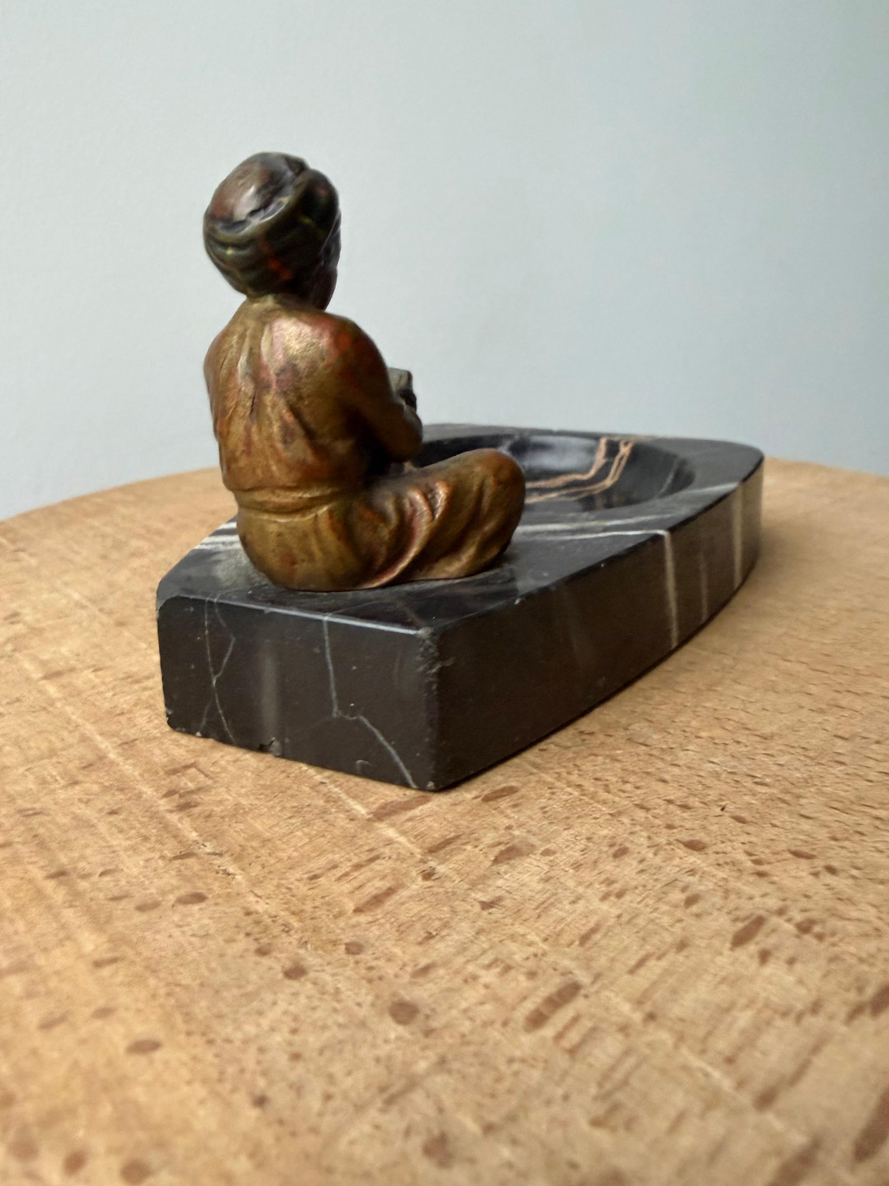 Scultura di scrittore seduto in bronzo di Vienna con base in marmo nero in vendita 6