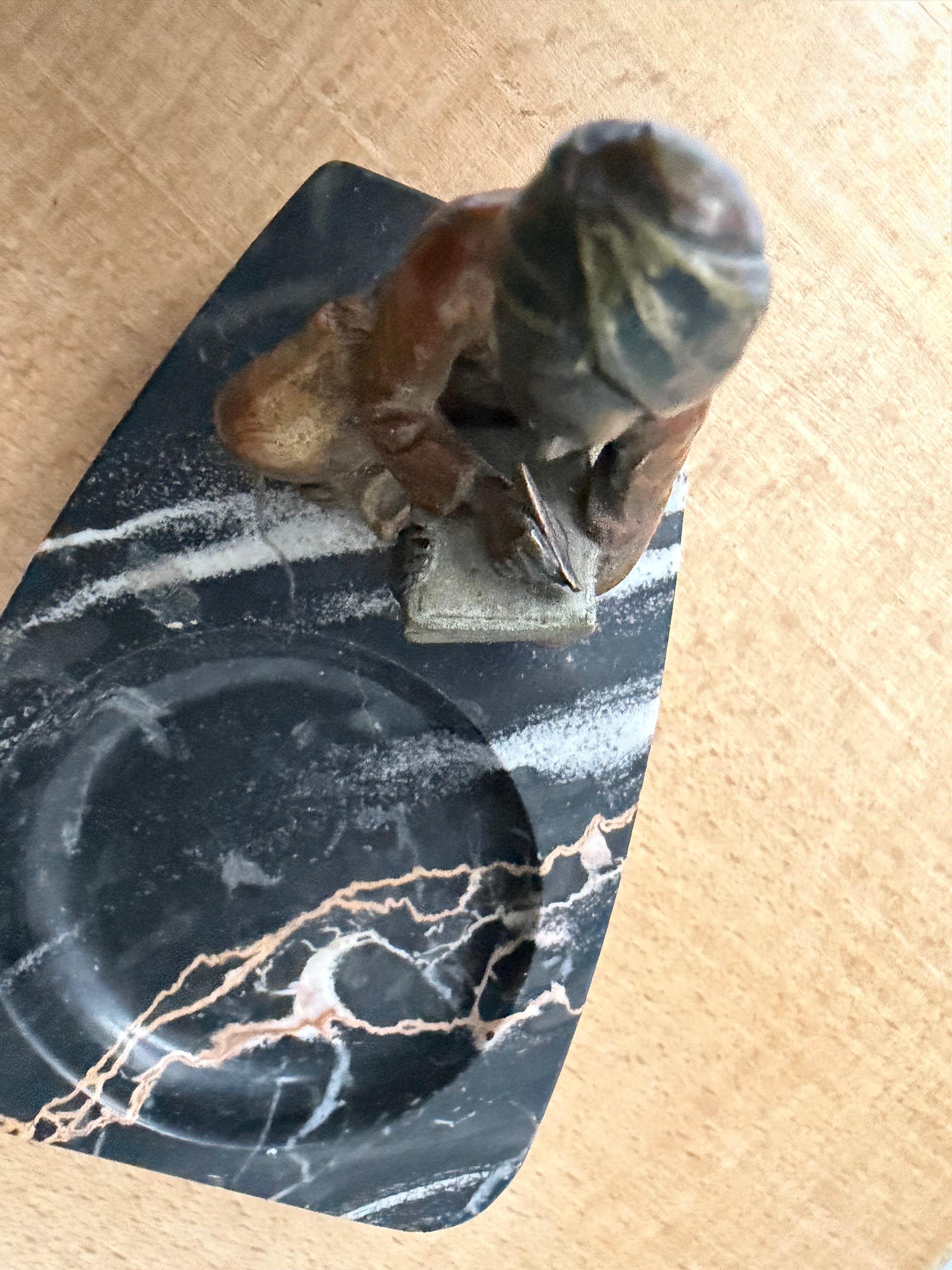 Scultura di scrittore seduto in bronzo di Vienna con base in marmo nero in vendita 7