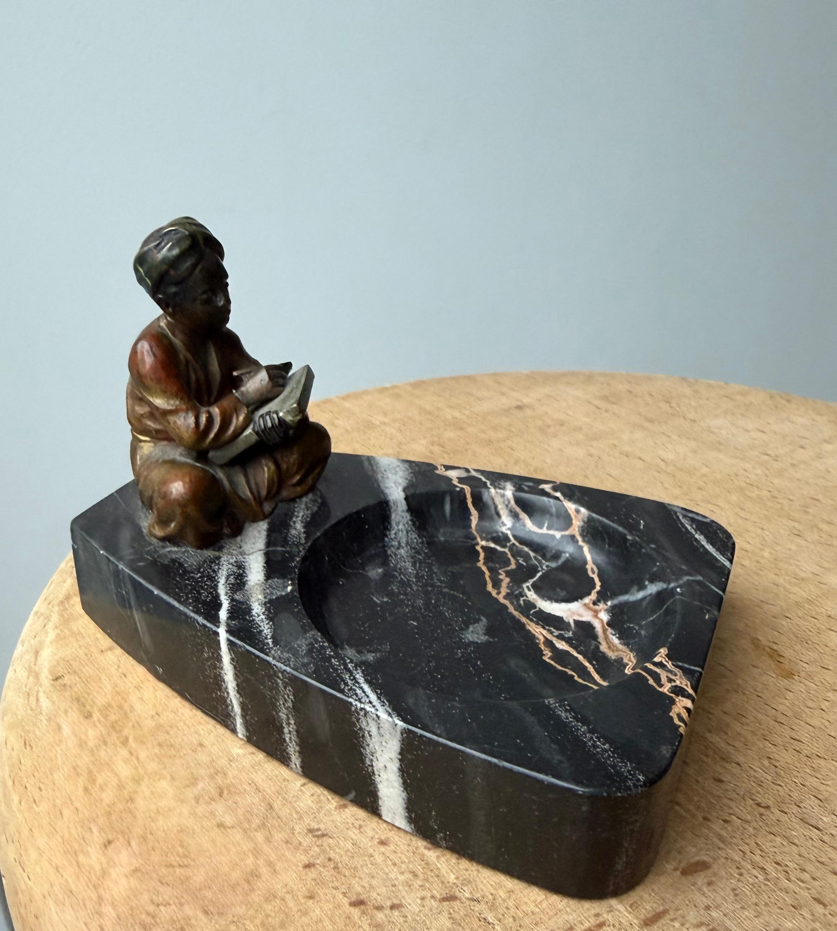 Scultura di scrittore seduto in bronzo di Vienna con base in marmo nero in vendita 10