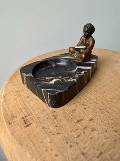 Vienna Bronze Escultura de Escritor Sentado con Base de Mármol Negro