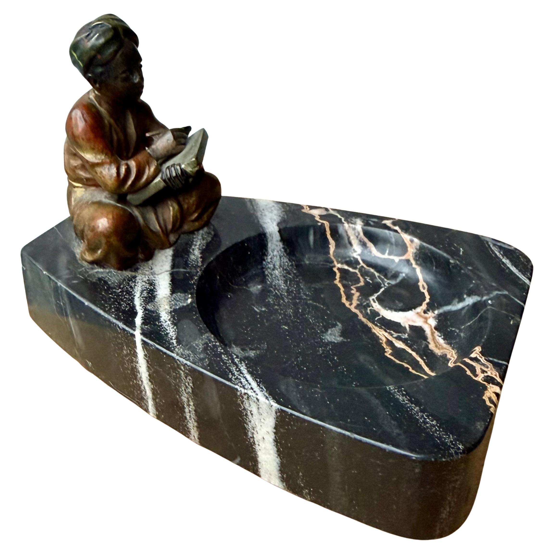 Scultura di scrittore seduto in bronzo di Vienna con base in marmo nero in vendita