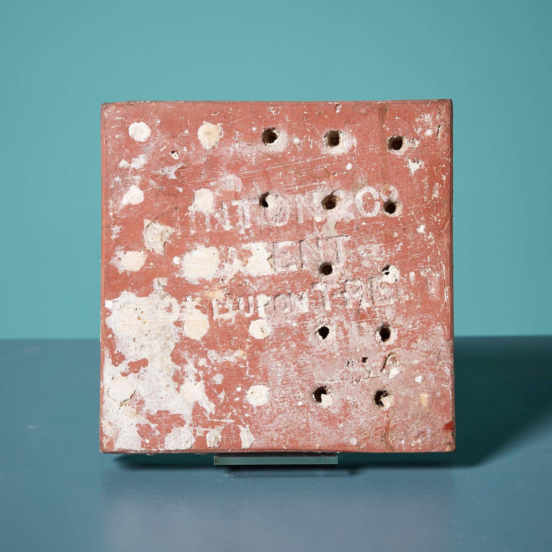 Anglais Tile d'armoiries émaillées A.W.N. Pugin pour Minton & Co en vente