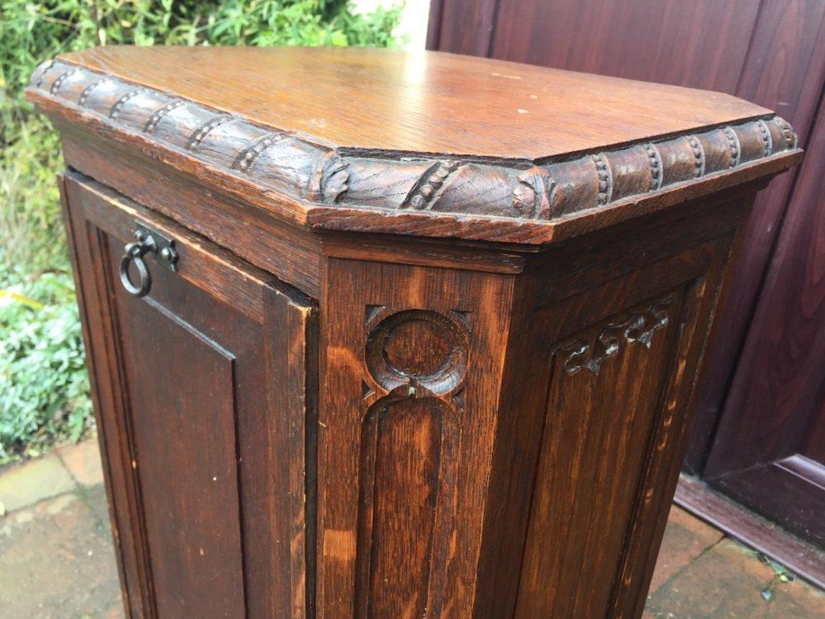 Late 19th Century A.W.N Pugin Style of a Gothic Revival Oak Coal Purdonium with Linen Fold Carving For Sale