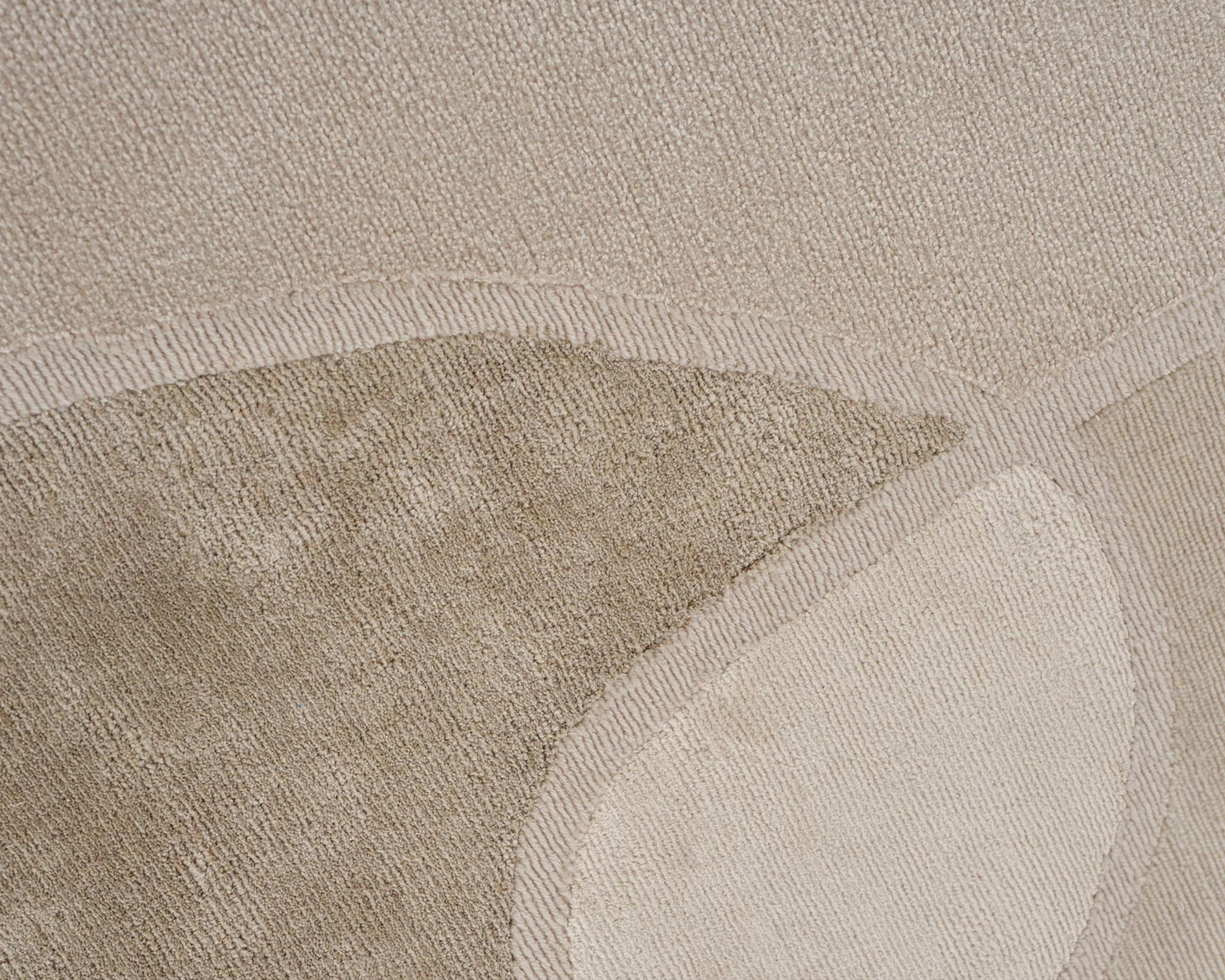 Handgefertigter Teppich „Awry Frame“ von Linie Design, 215 cm, Wolle, Leinen und Seide (Skandinavische Moderne) im Angebot