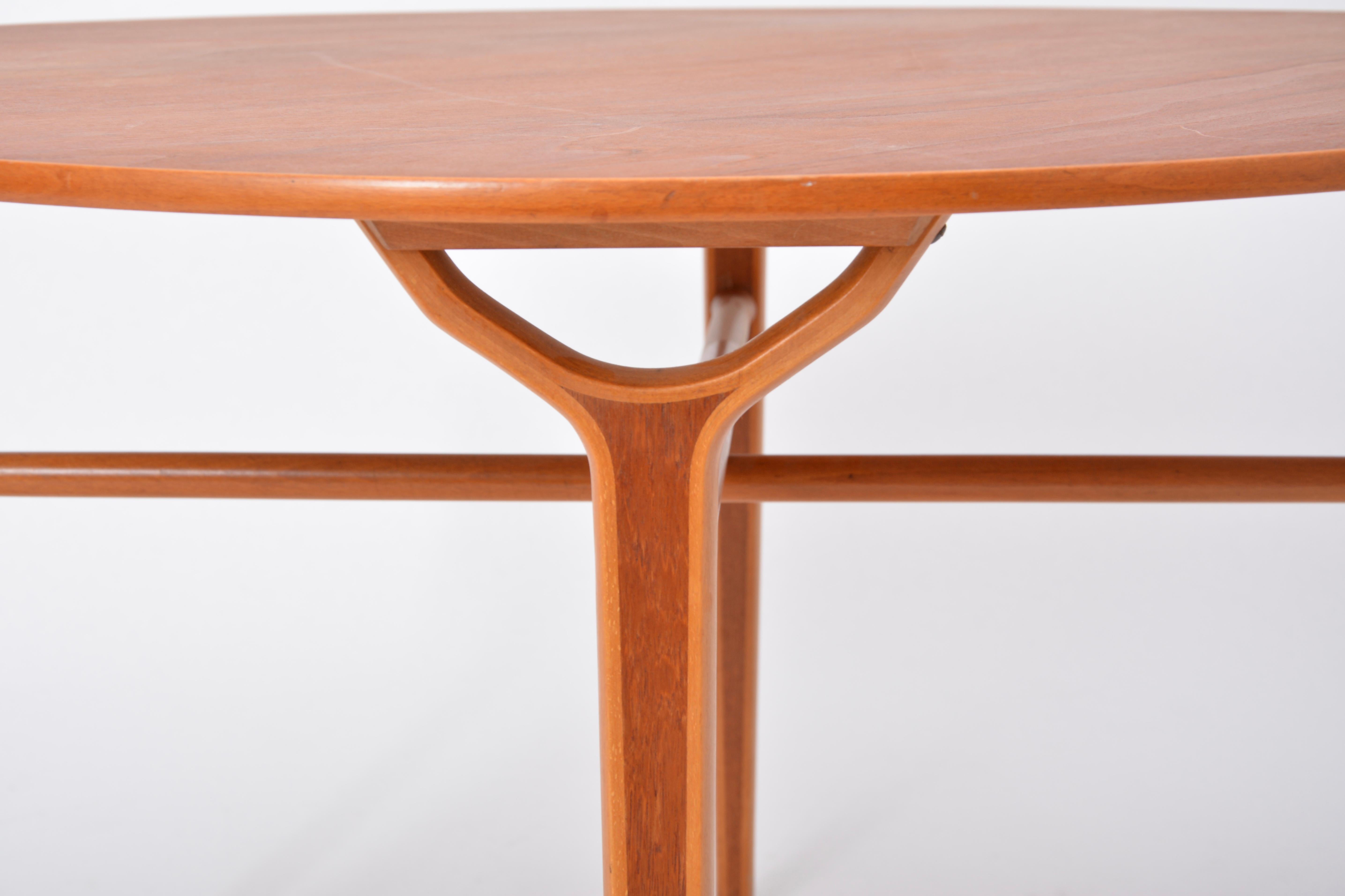 Mid-Century Modern Table Ax danoise moderne du milieu du siècle, de Peter Hvidt et Orla Mølgaard-Nielsen en vente