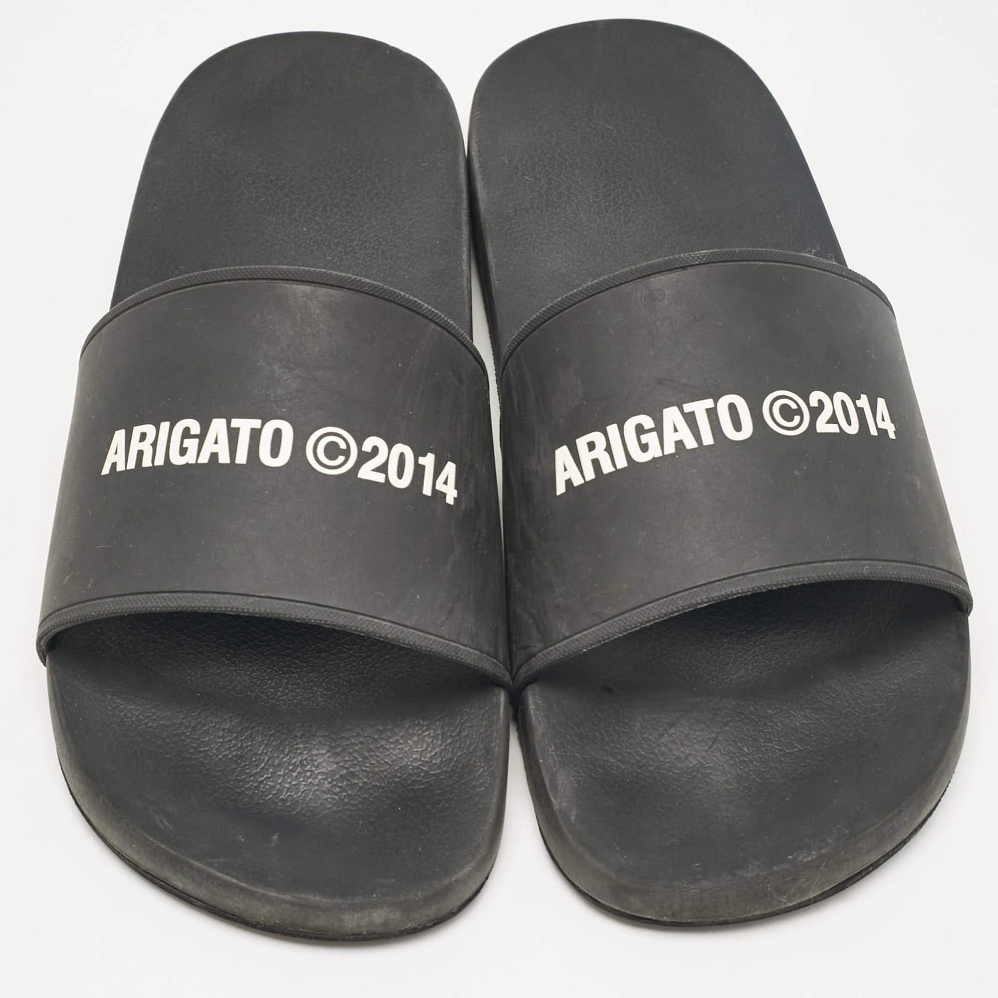 Noir Axel Arigato Slides de piscine en caoutchouc noir Taille 42 en vente