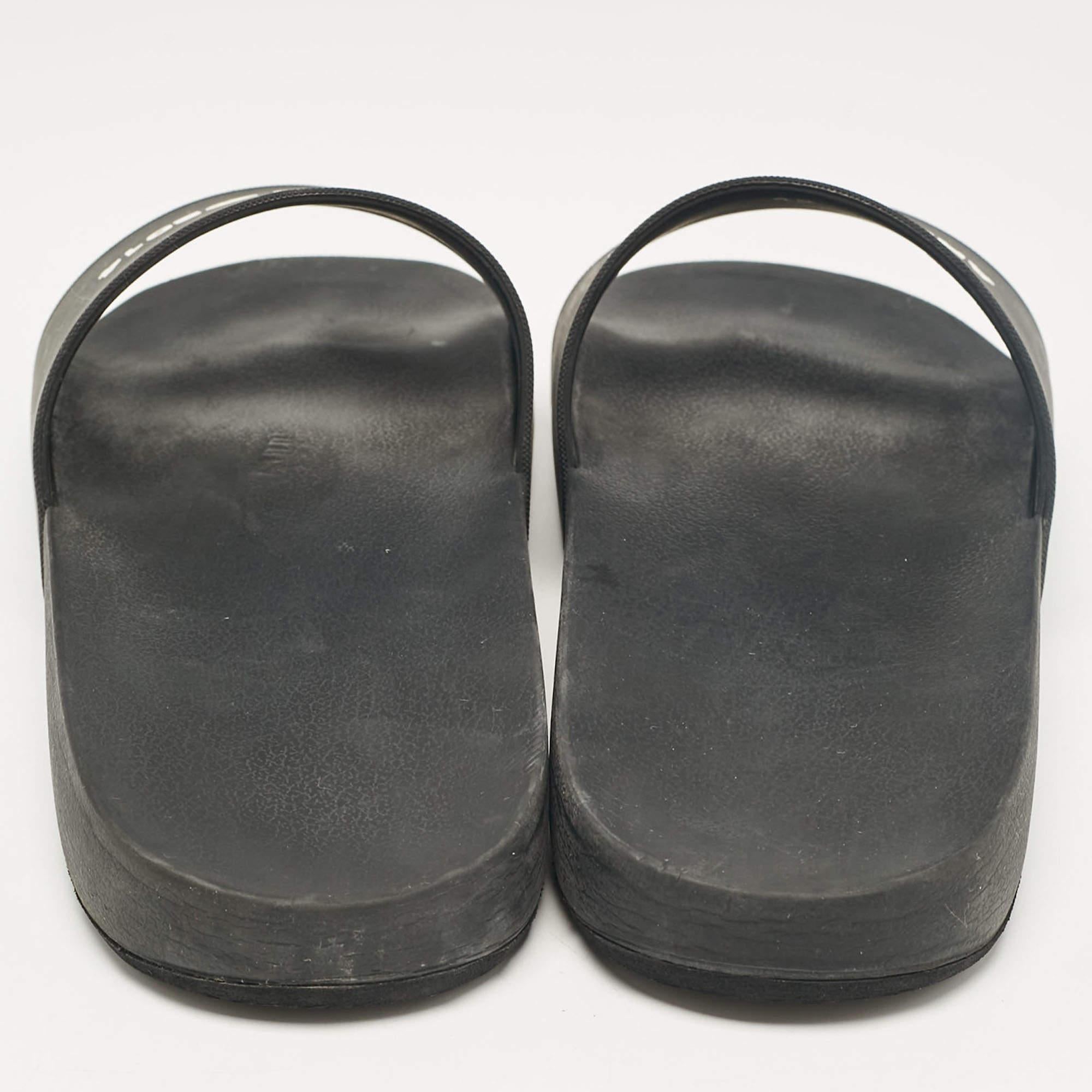 Axel Arigato Slides de piscine en caoutchouc noir Taille 42 Pour hommes en vente