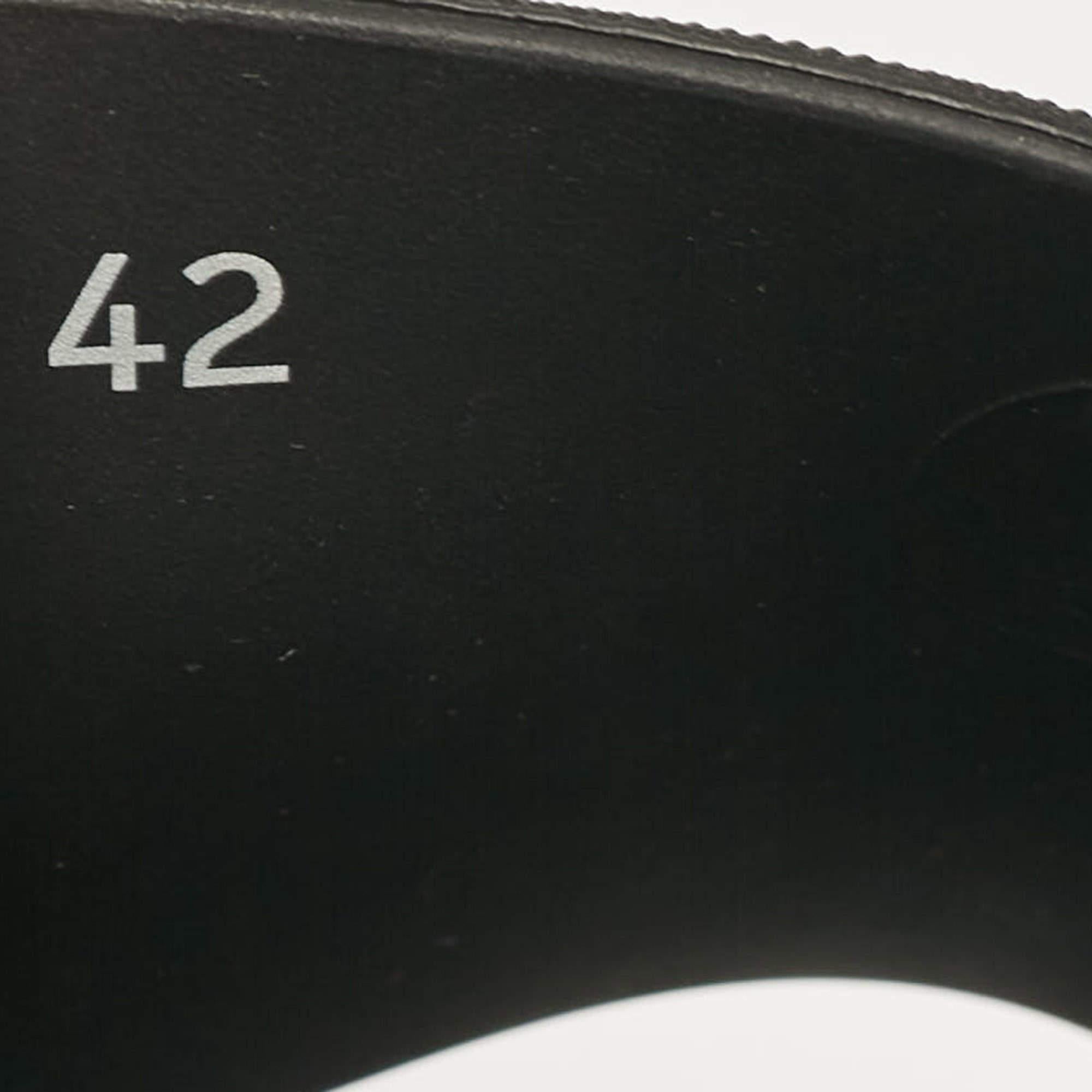 Axel Arigato Slides de piscine en caoutchouc noir Taille 42 en vente 3