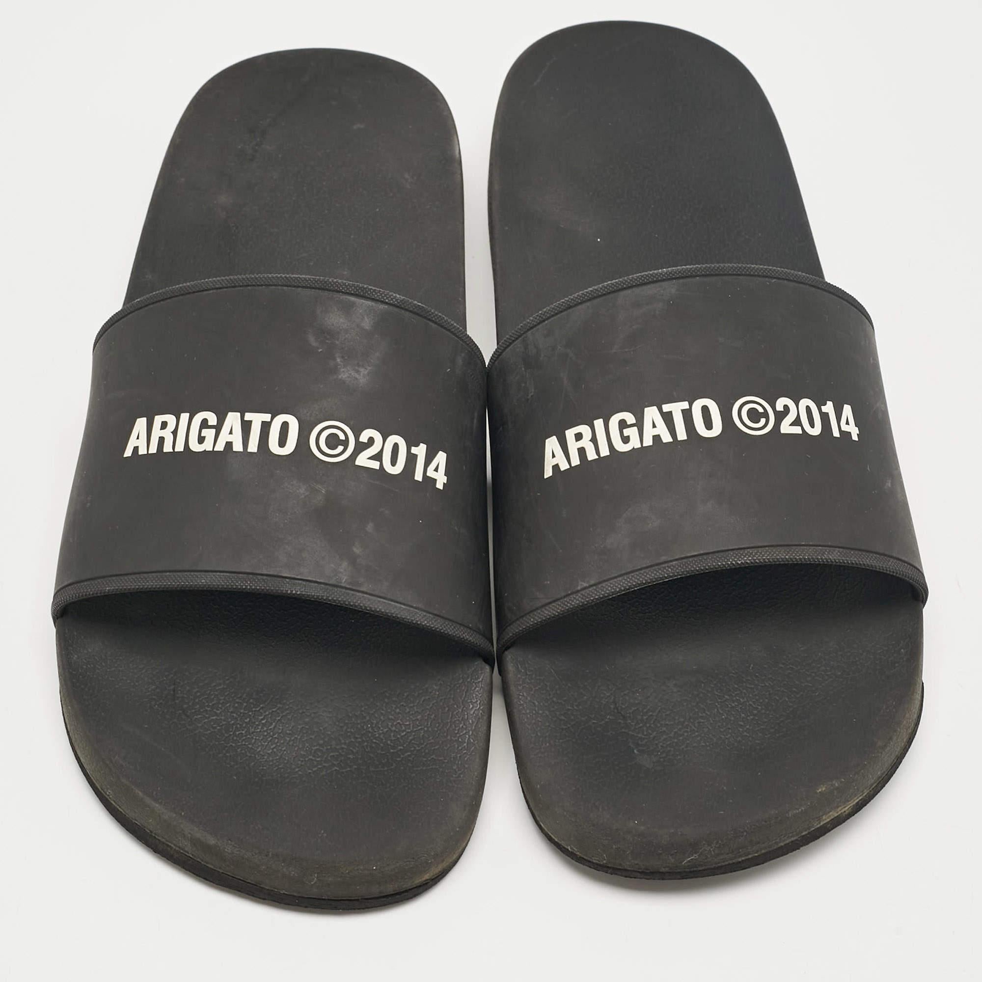 Noir Axel Arigato Slides de piscine en caoutchouc noir Taille 44 en vente