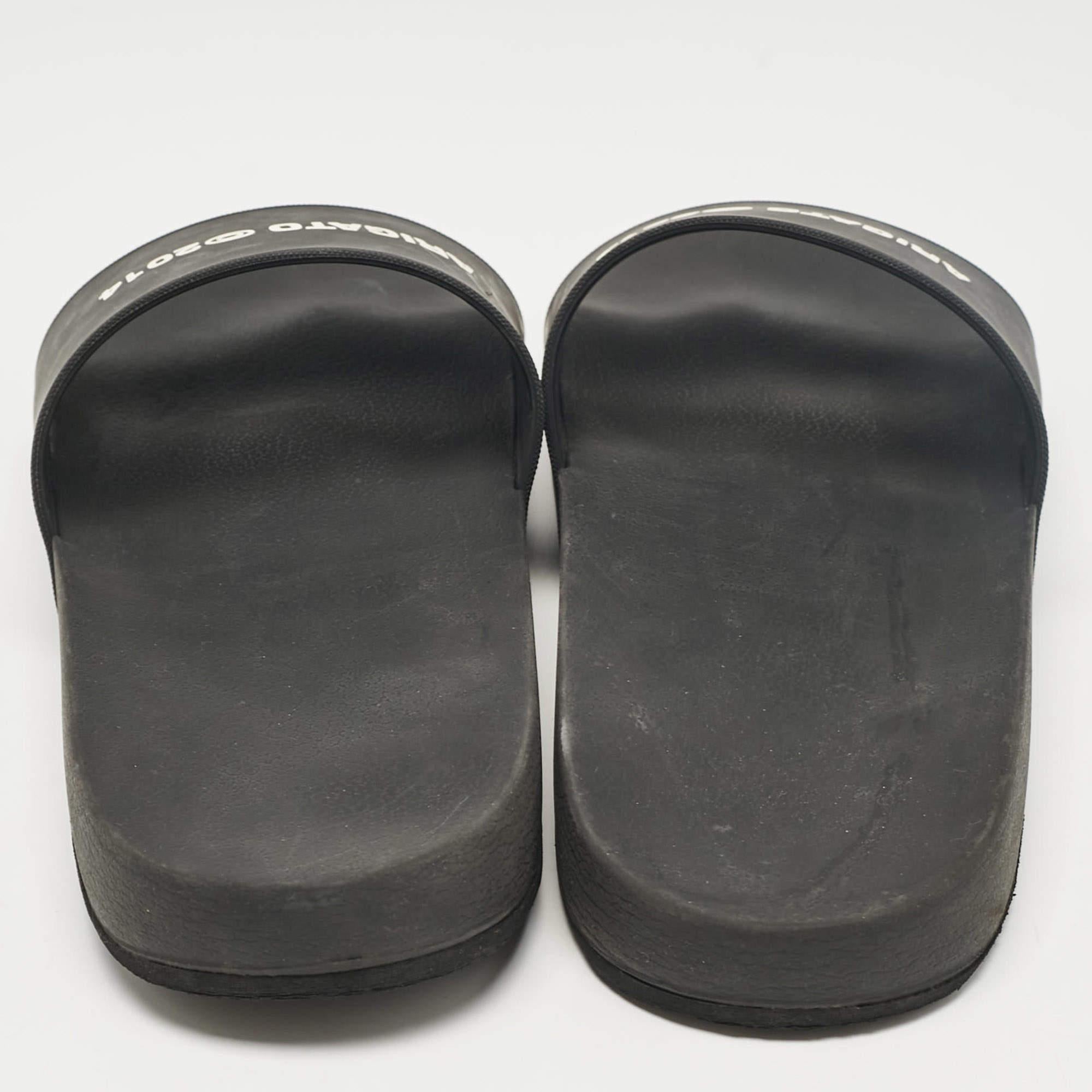 Axel Arigato Slides de piscine en caoutchouc noir Taille 44 Pour hommes en vente