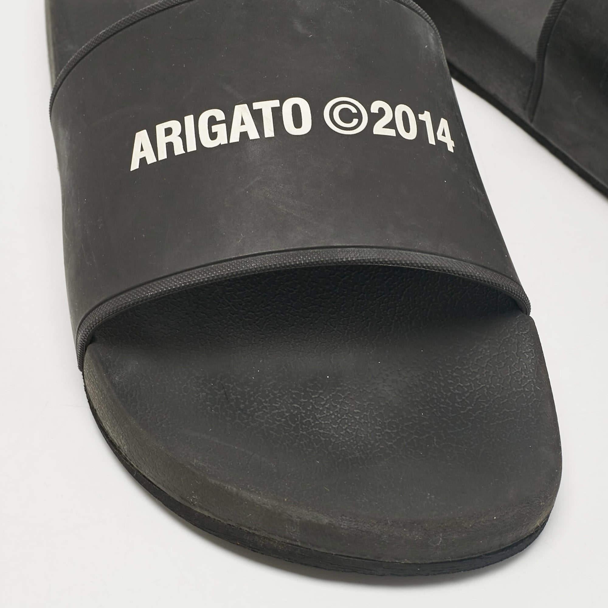 Axel Arigato Slides de piscine en caoutchouc noir Taille 44 en vente 2