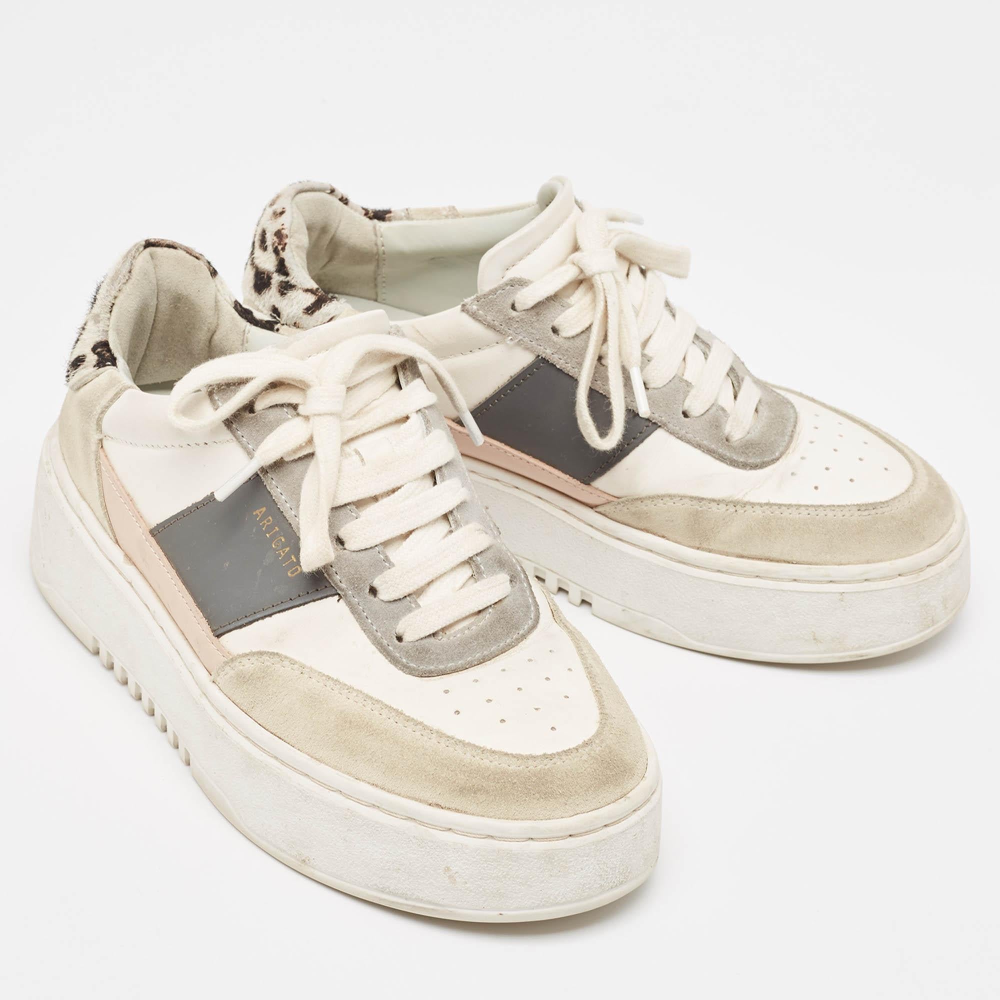 Baskets basses Axel Arigato en daim et cuir multicolore taille 36 Bon état - En vente à Dubai, Al Qouz 2