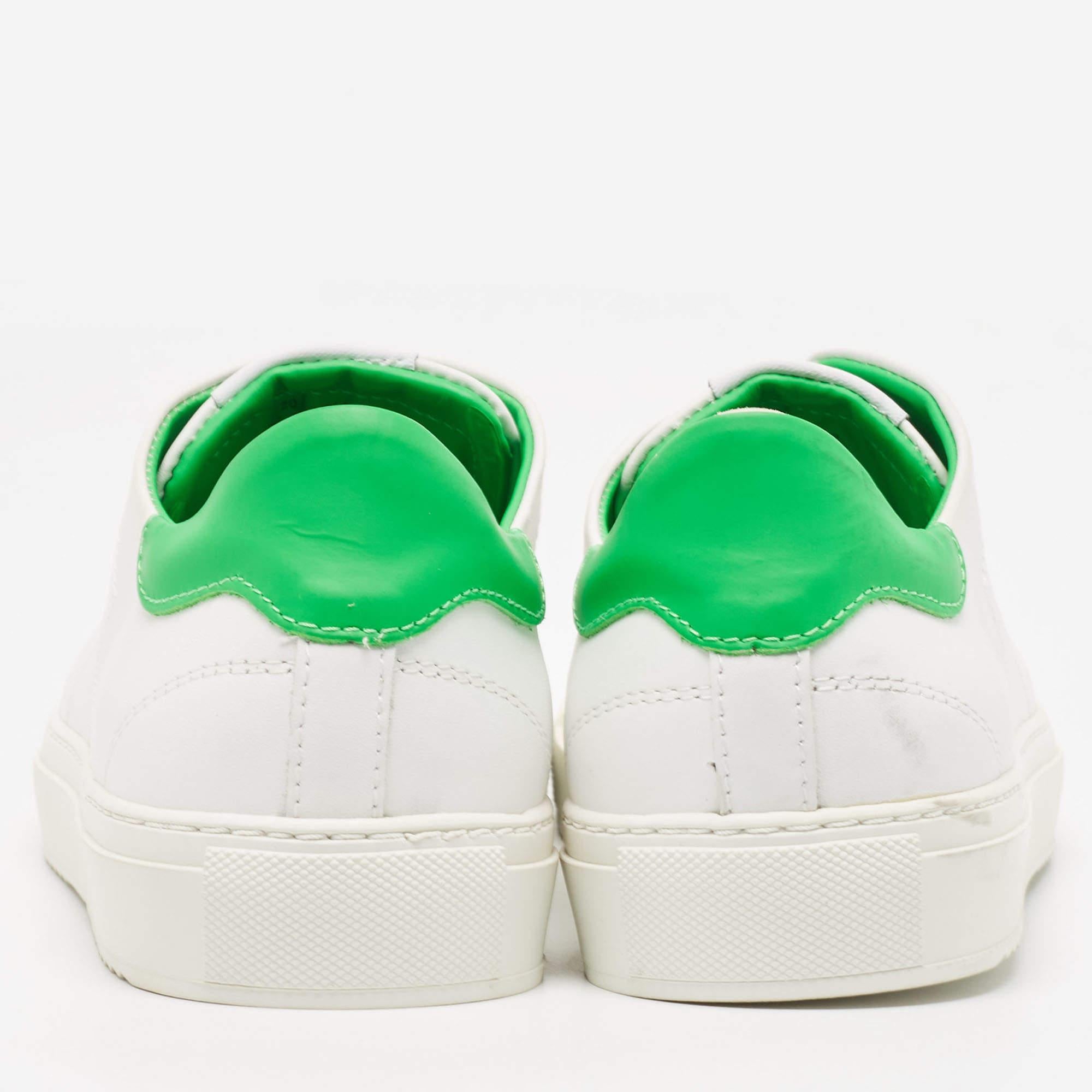 Axel Arigato White/Green Leather Clean Sneakers Size 40 In Excellent Condition For Sale In Dubai, Al Qouz 2