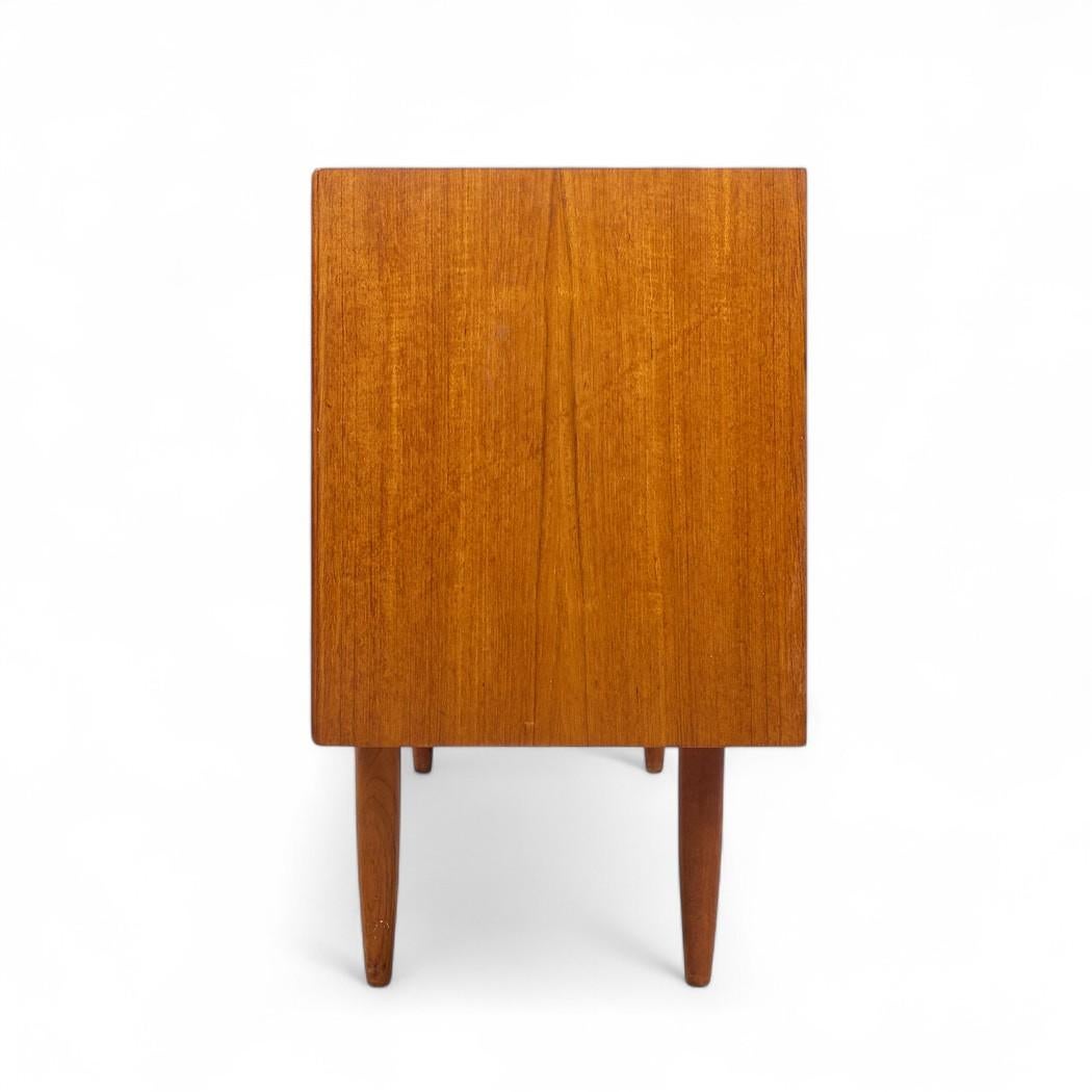 Axel Christensen Mid Century Danish Teak Credenza In Good Condition For Sale In Countryside, IL