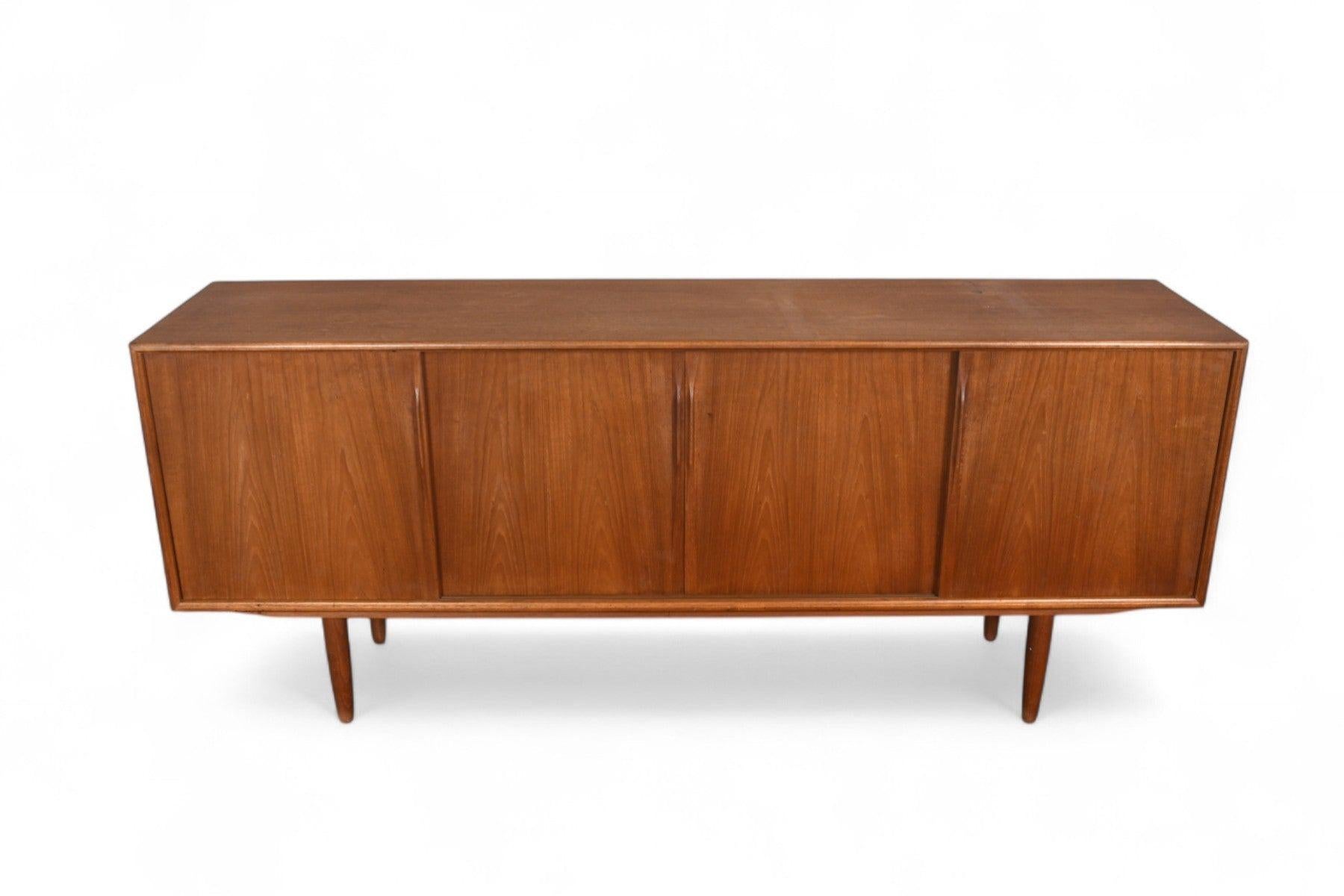 Origin: Denmark
Designer: Axel Christiansen
Manufacturer: ACO Møbler
Era: 1960s
Materials: Teak
Measurements: 79