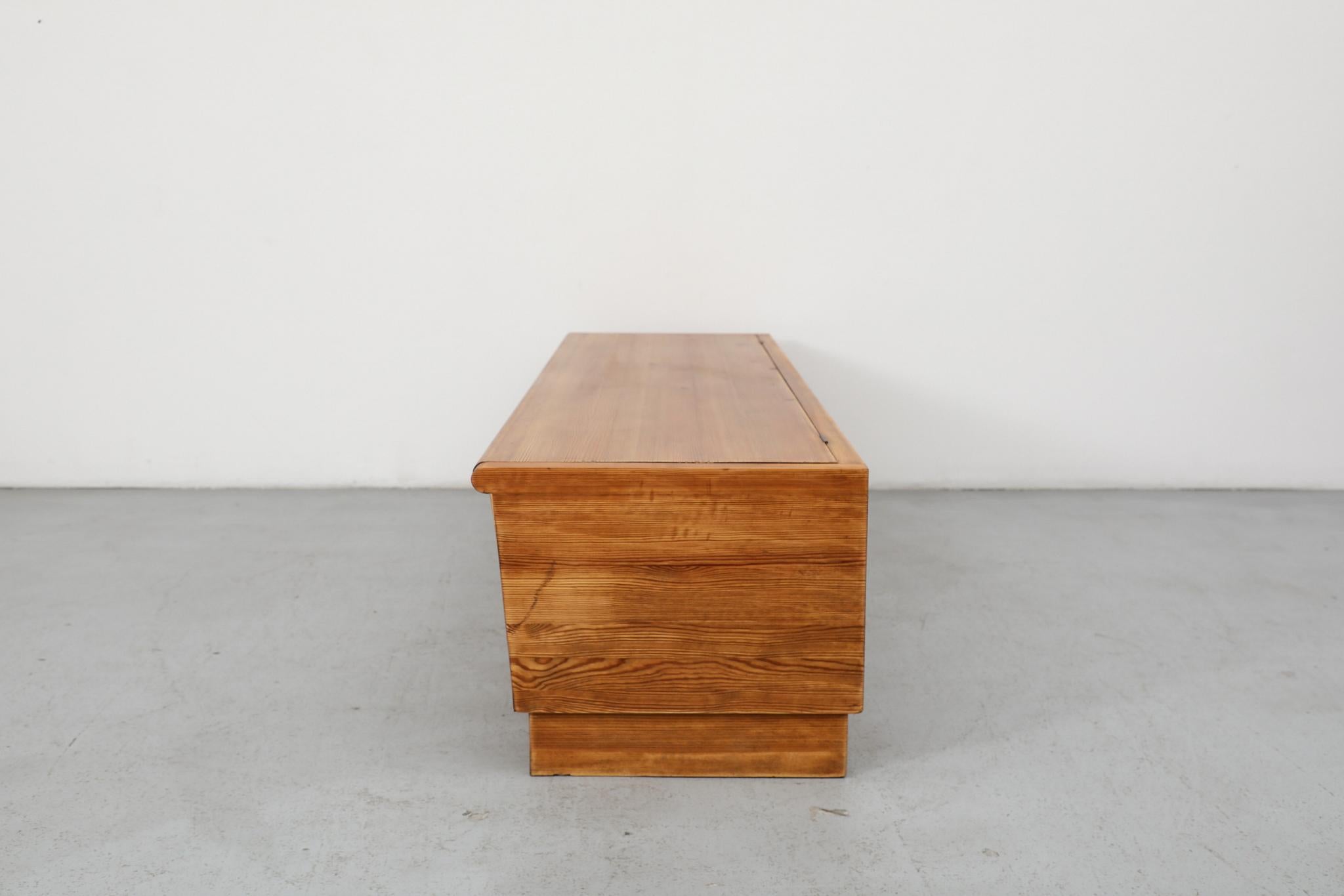 Mid-20th Century Axel Einar Hjorth Attributed Swedish Pine Storage Bench 'Sportstugemöbler' For Sale