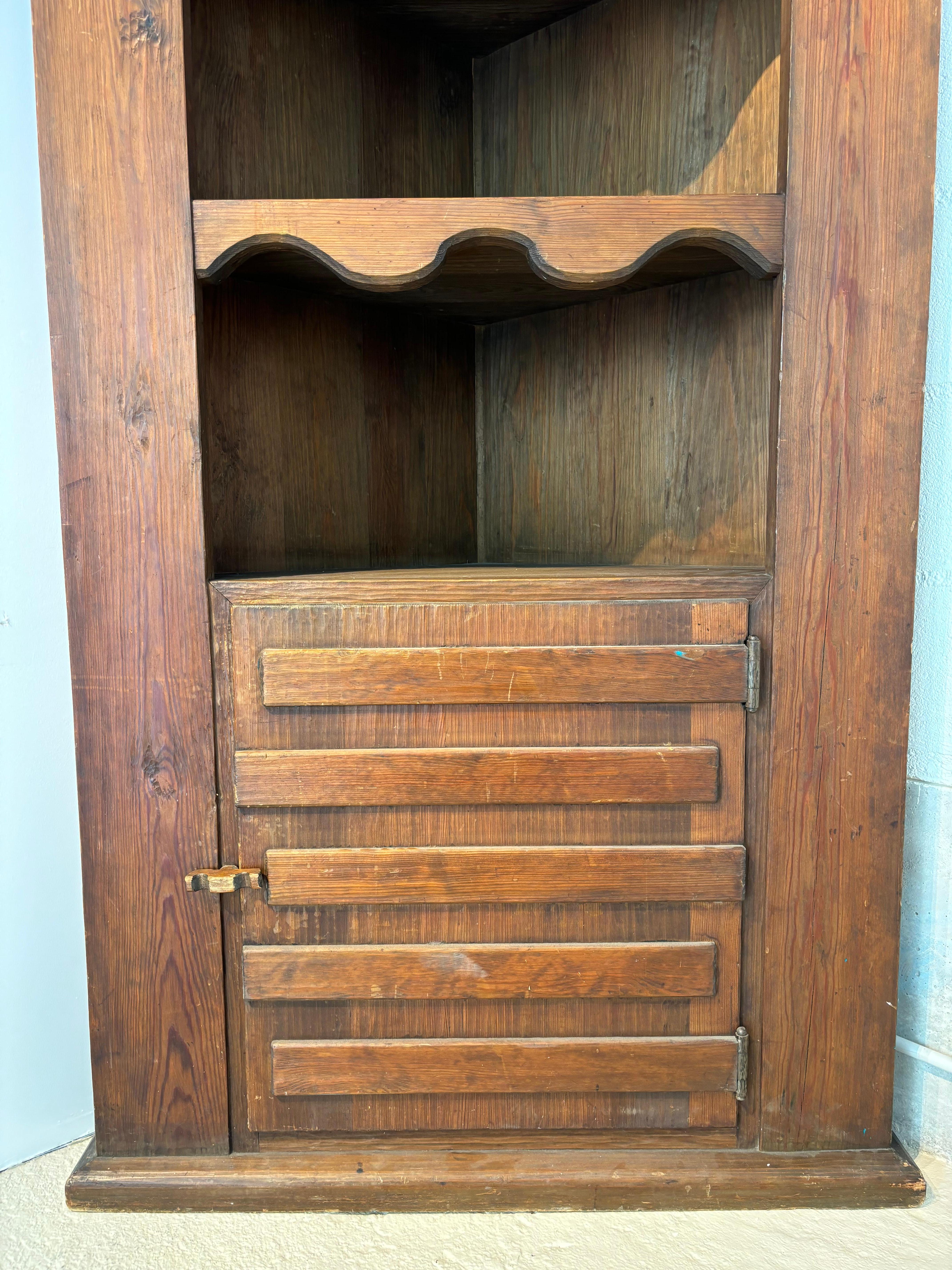 Axel Einar Hjorth Eckschrank (Kiefernholz) im Angebot