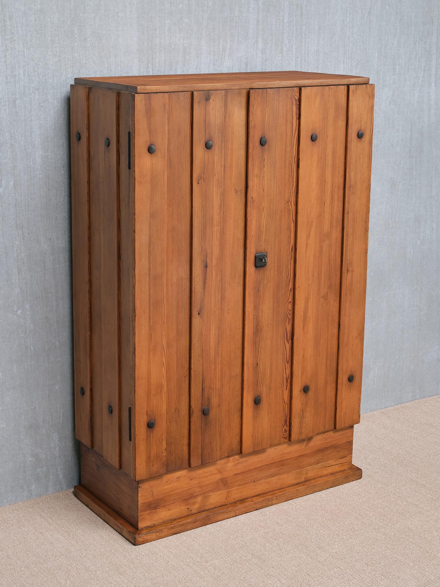 Armoire 'Lovö' en pin, Axel Einar Hjorth, Nordiska Kompaniet Suède, années 1930 en vente 6