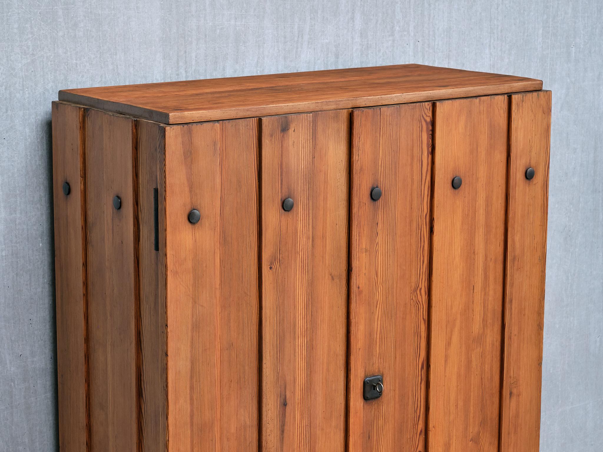 Armoire 'Lovö' en pin, Axel Einar Hjorth, Nordiska Kompaniet Suède, années 1930 en vente 7