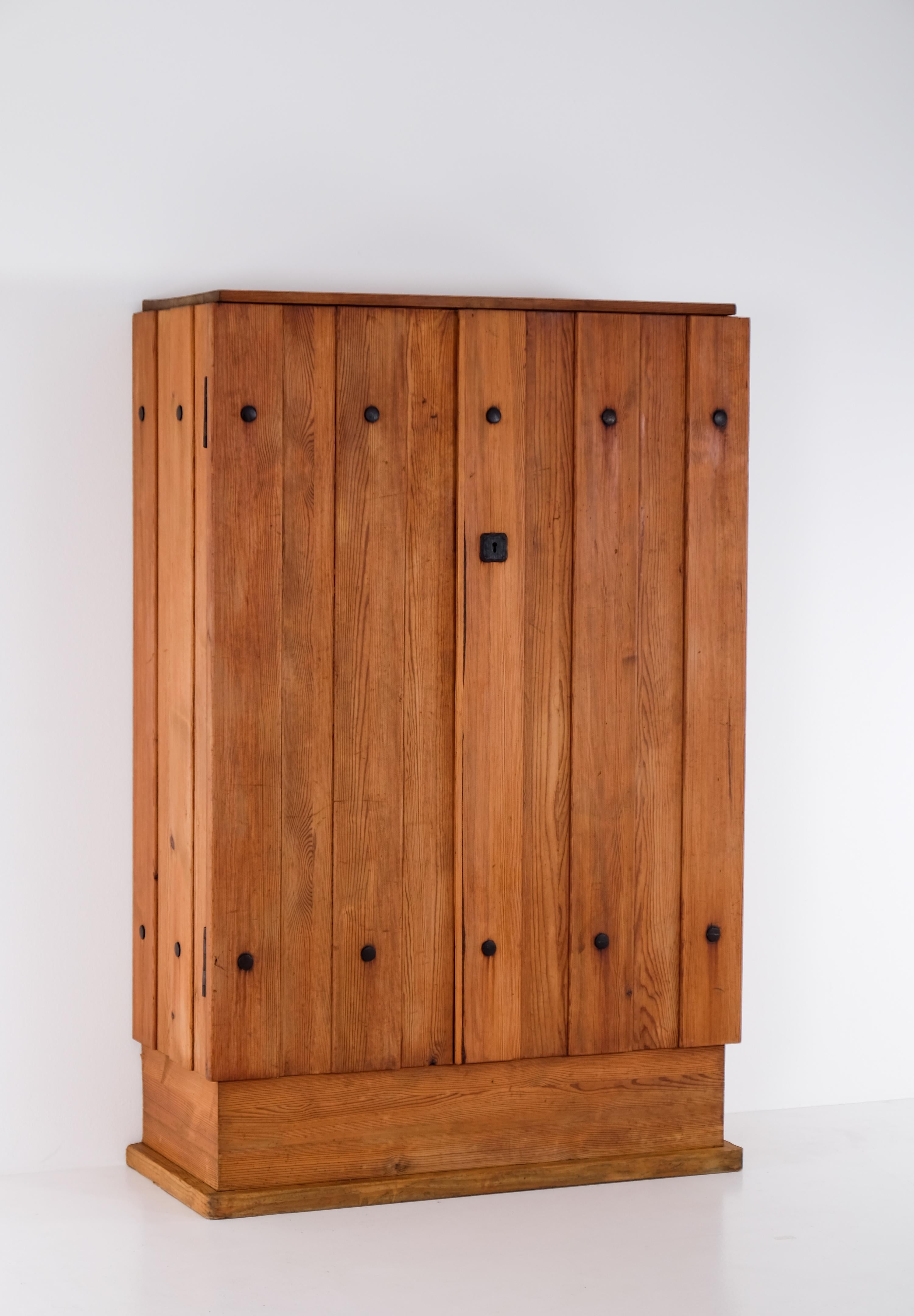 Lovo cabinet by Axel-Einar Hjorth, produced by Nordiska Kompaniet, 1930s.
  