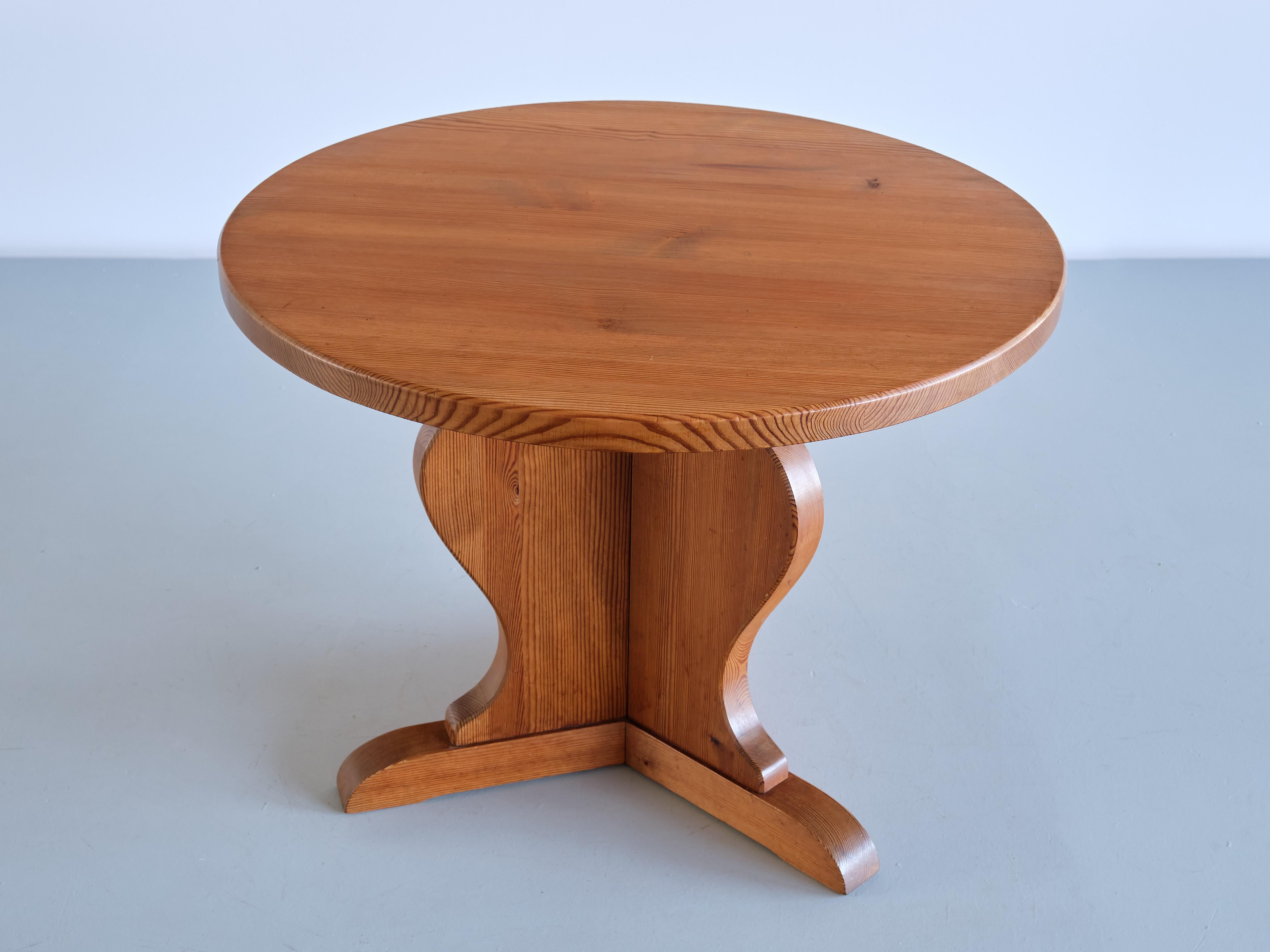 Scandinavian Modern Axel Einar Hjorth 'Lovö' Occasional Table in Pine, Nordiska Kompaniet, 1930s