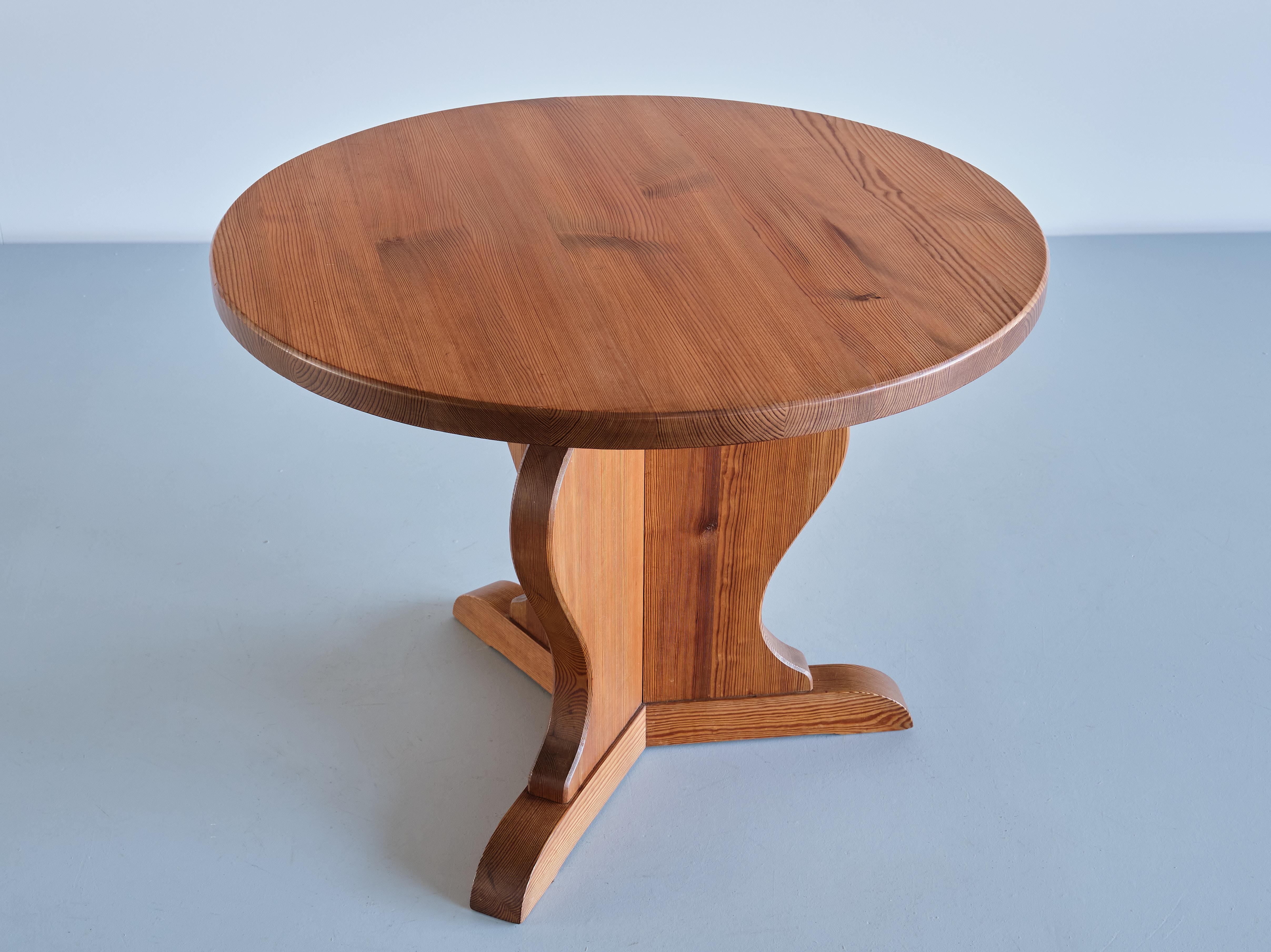 Axel Einar Hjorth 'Lovö' Occasional Table in Pine, Nordiska Kompaniet, 1930s In Good Condition In The Hague, NL