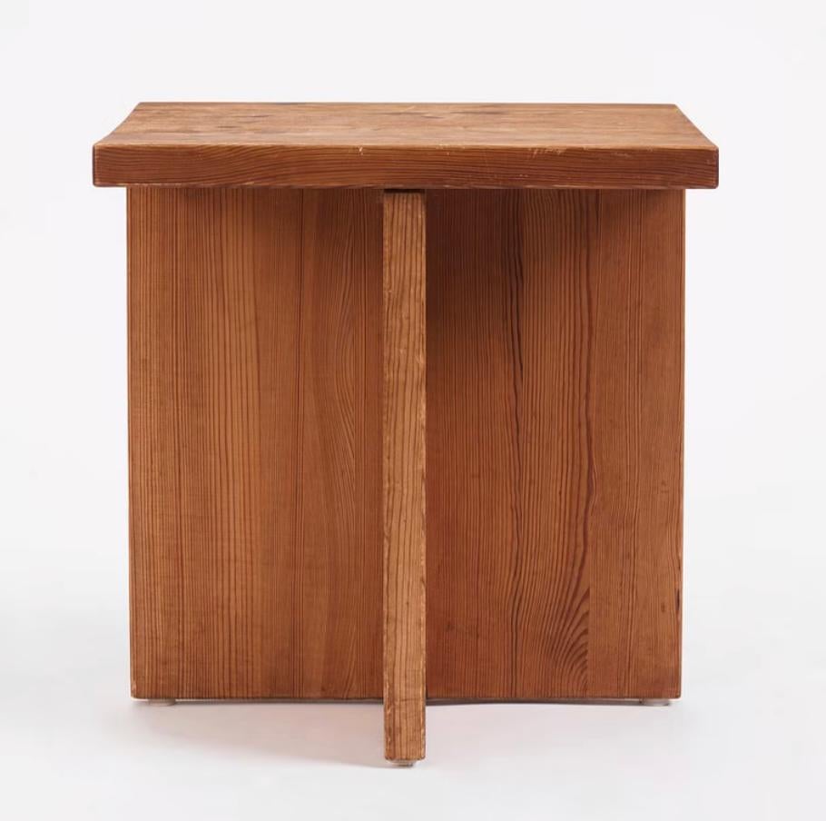 Suédois Axel Einar Hjorth  Lovö  table en pin en vente