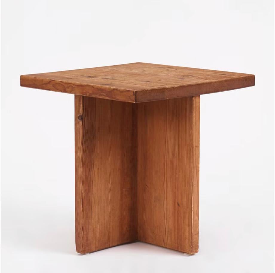 Axel Einar Hjorth  Lovö  table en pin Bon état - En vente à Long Island City, NY