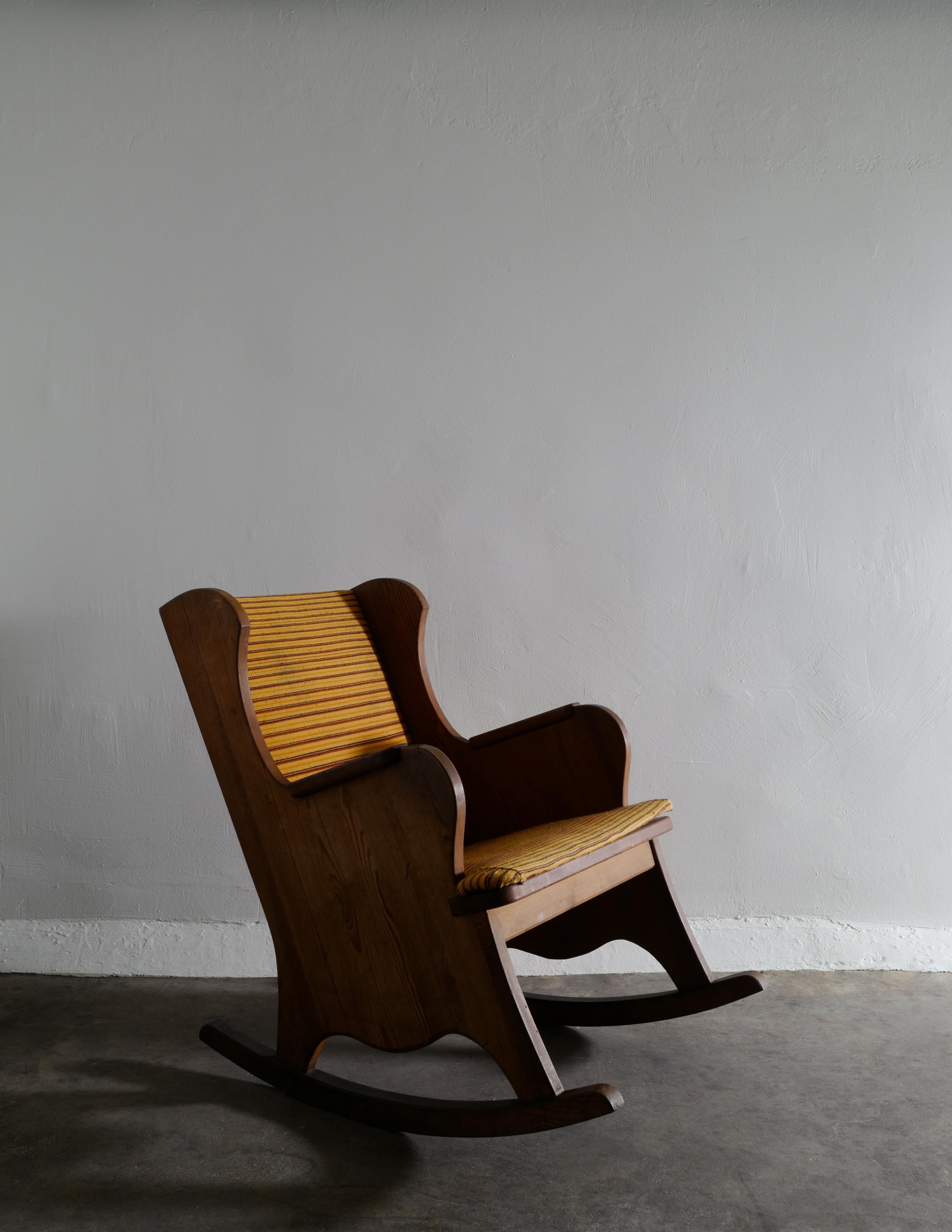 Rare rocking chair model 