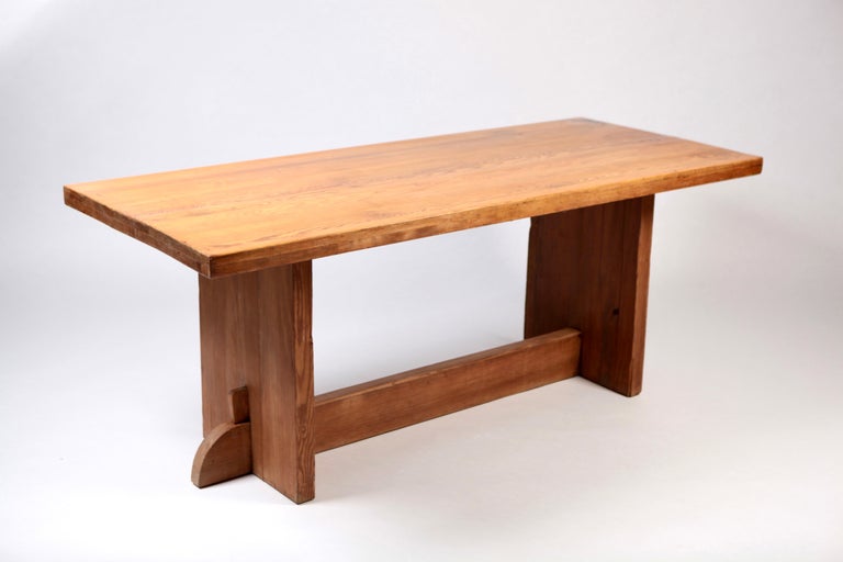 Pine 'Lovö' table by Swedish Modernist Axel-Einar Hjorth, manufactured by Nordiska Kompaniet in Sweden, circa 1932.
Best known for his modern reduced design, this table by Axel-Einar Hjorth is one of his timeless masterpieces.
Original vintage