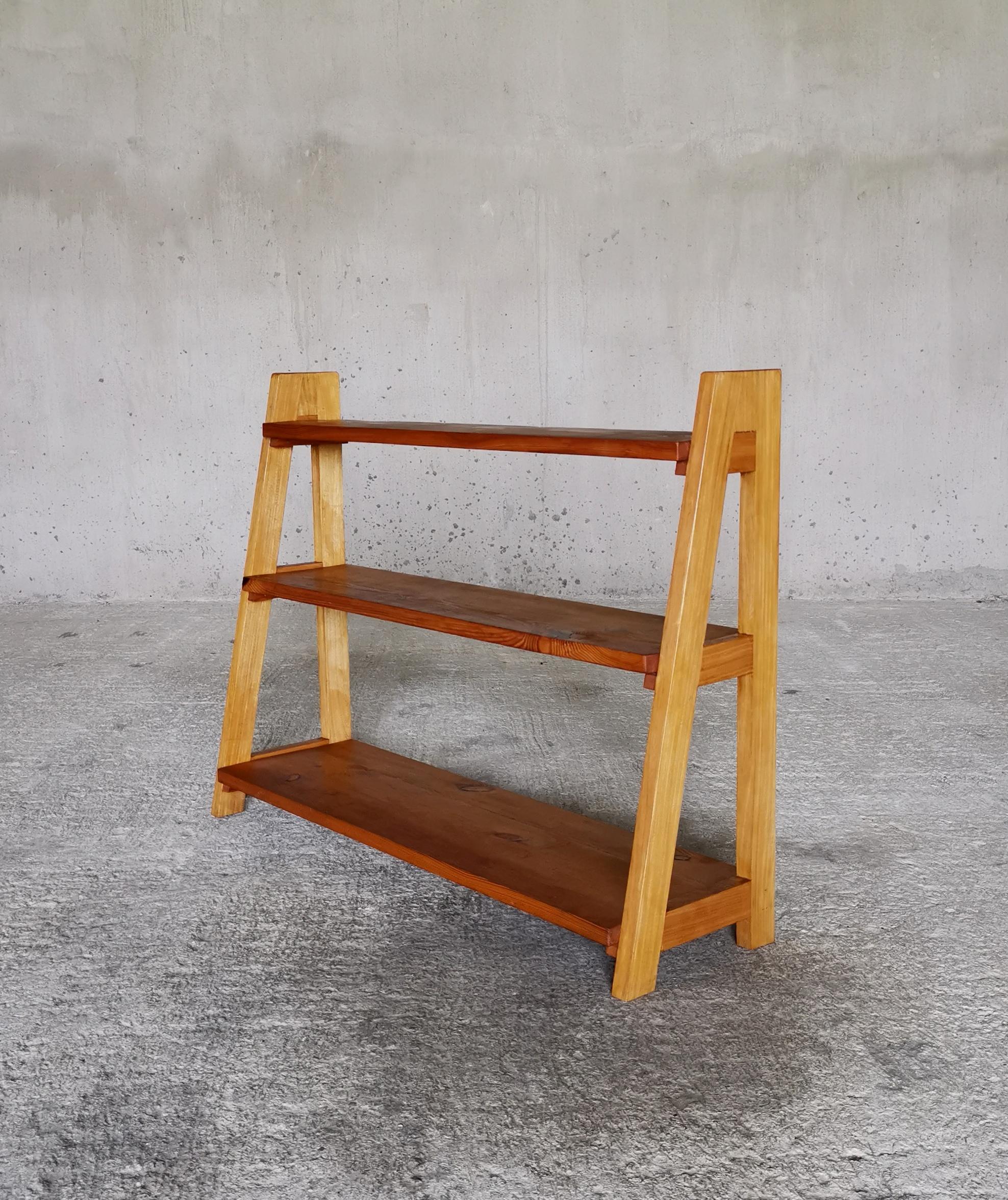 Axel Einar Hjorth Estantería de madera de pino y olmo, ebanista sueco Años 30 en venta 2