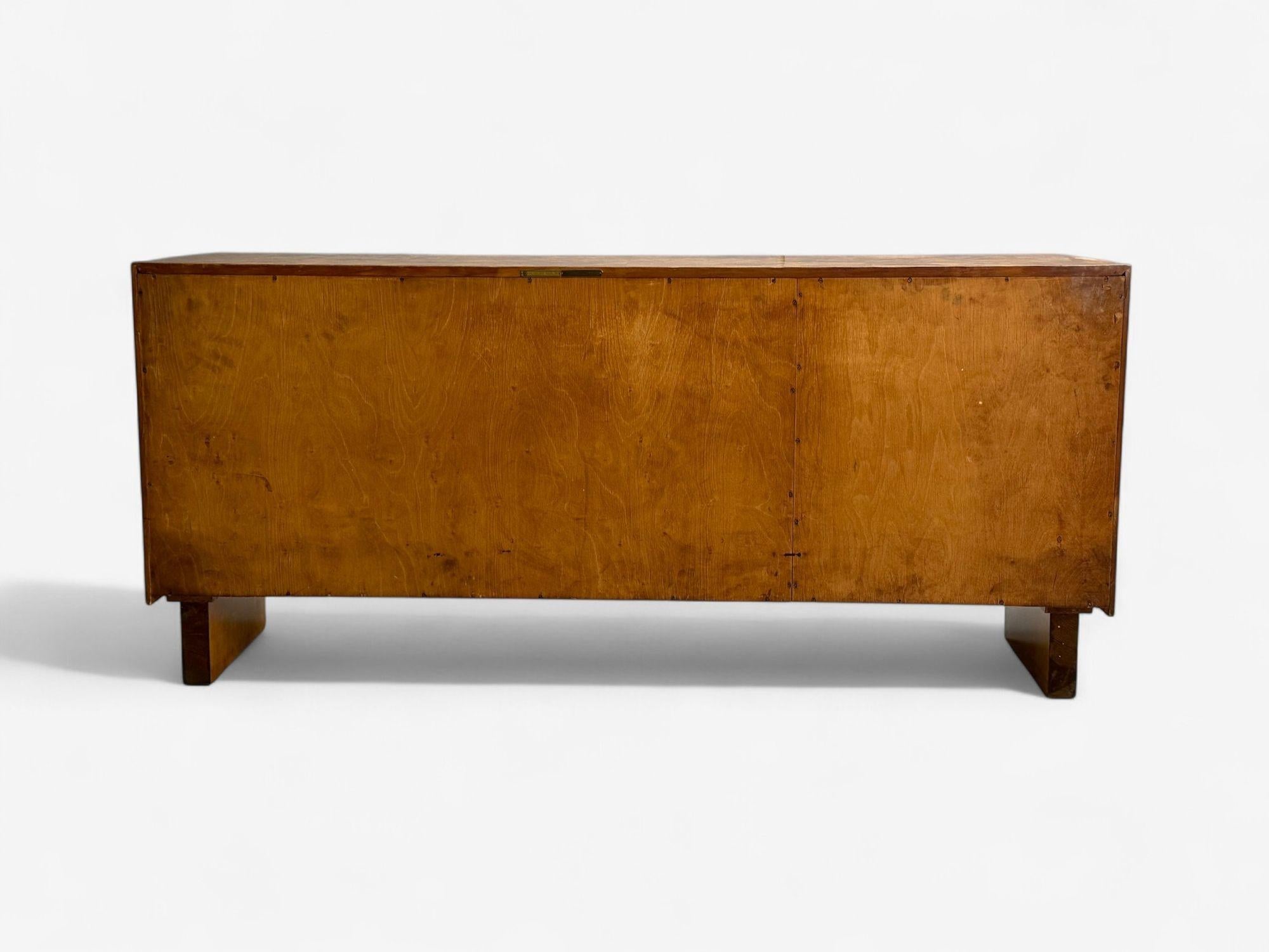 Axel Einar Hjorth, Nordiska Kompaniet, Legno di radice, credenza rara, Svezia, 1937 in vendita 6