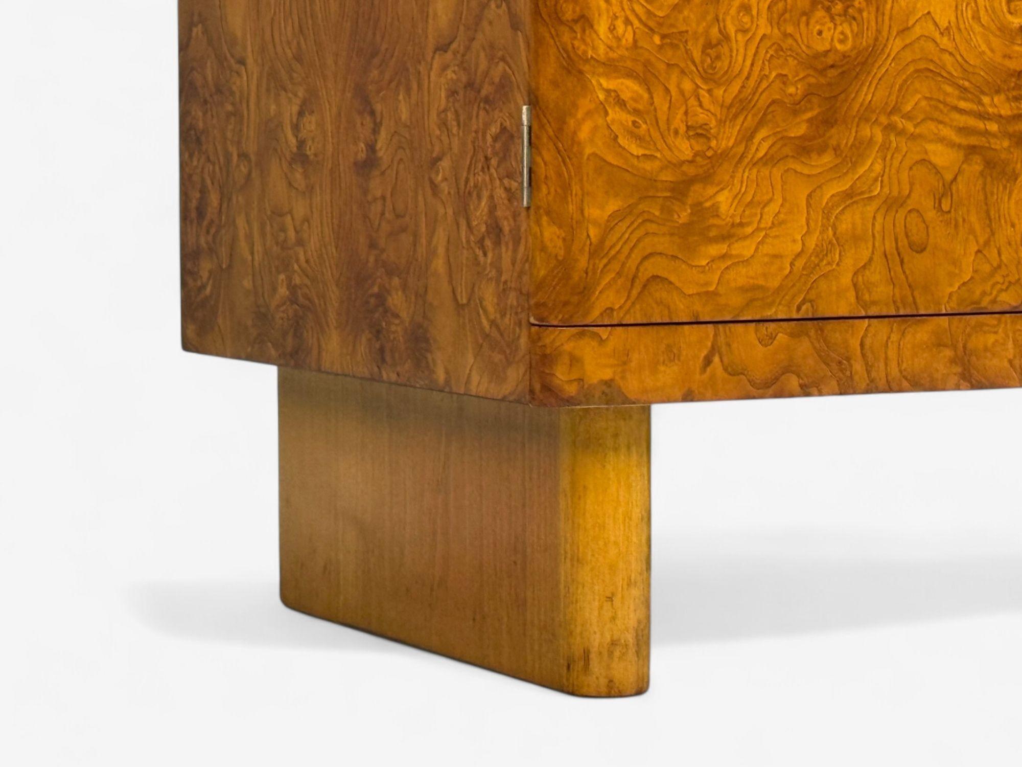 Axel Einar Hjorth, Nordiska Kompaniet, Legno di radice, credenza rara, Svezia, 1937 in vendita 1