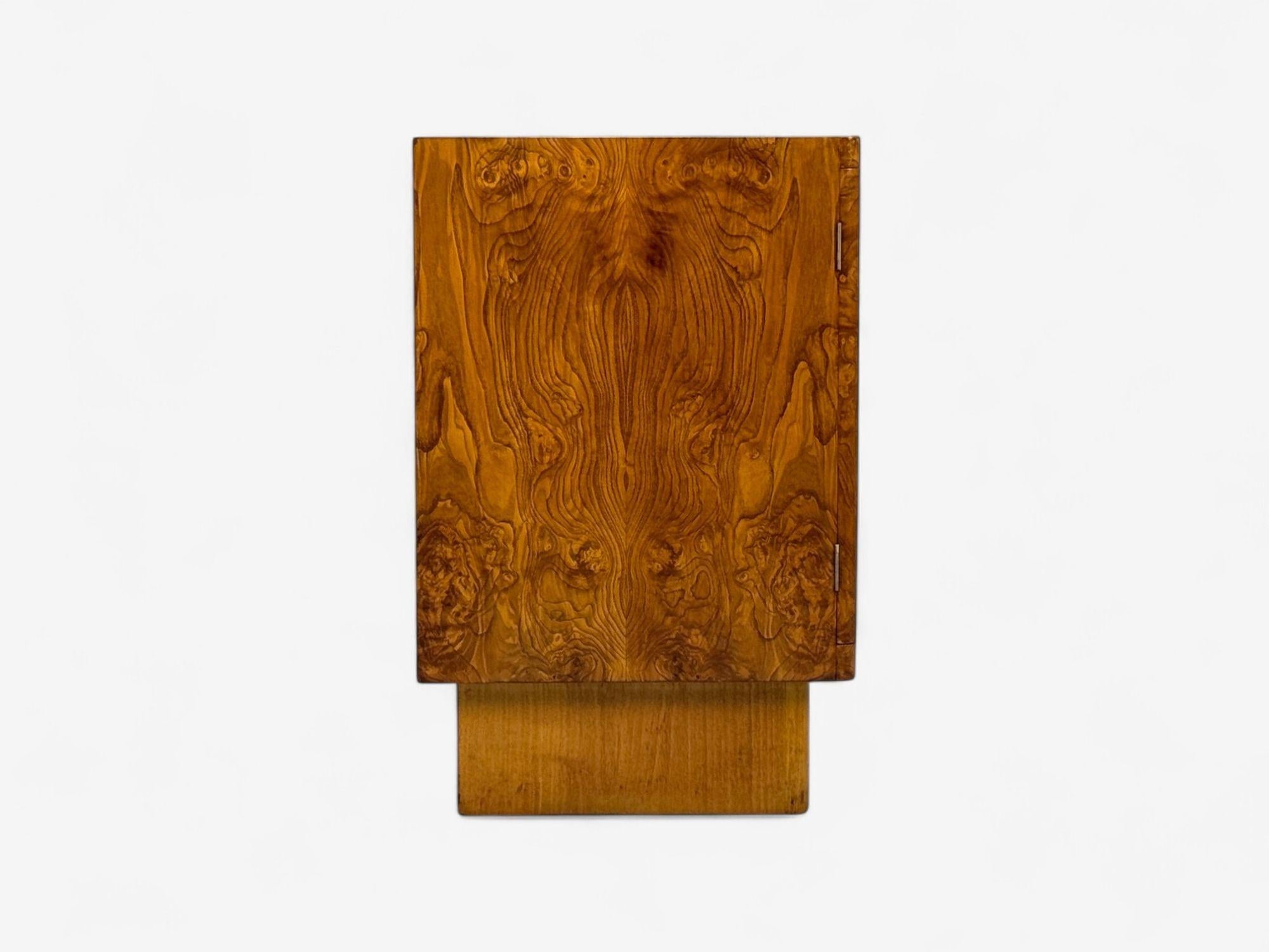 Axel Einar Hjorth, Nordiska Kompaniet, Legno di radice, credenza rara, Svezia, 1937 in vendita 2
