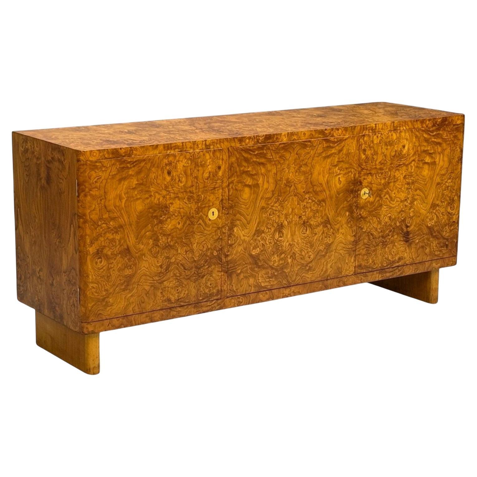 Axel Einar Hjorth, Nordiska Kompaniet, Legno di radice, credenza rara, Svezia, 1937 in vendita