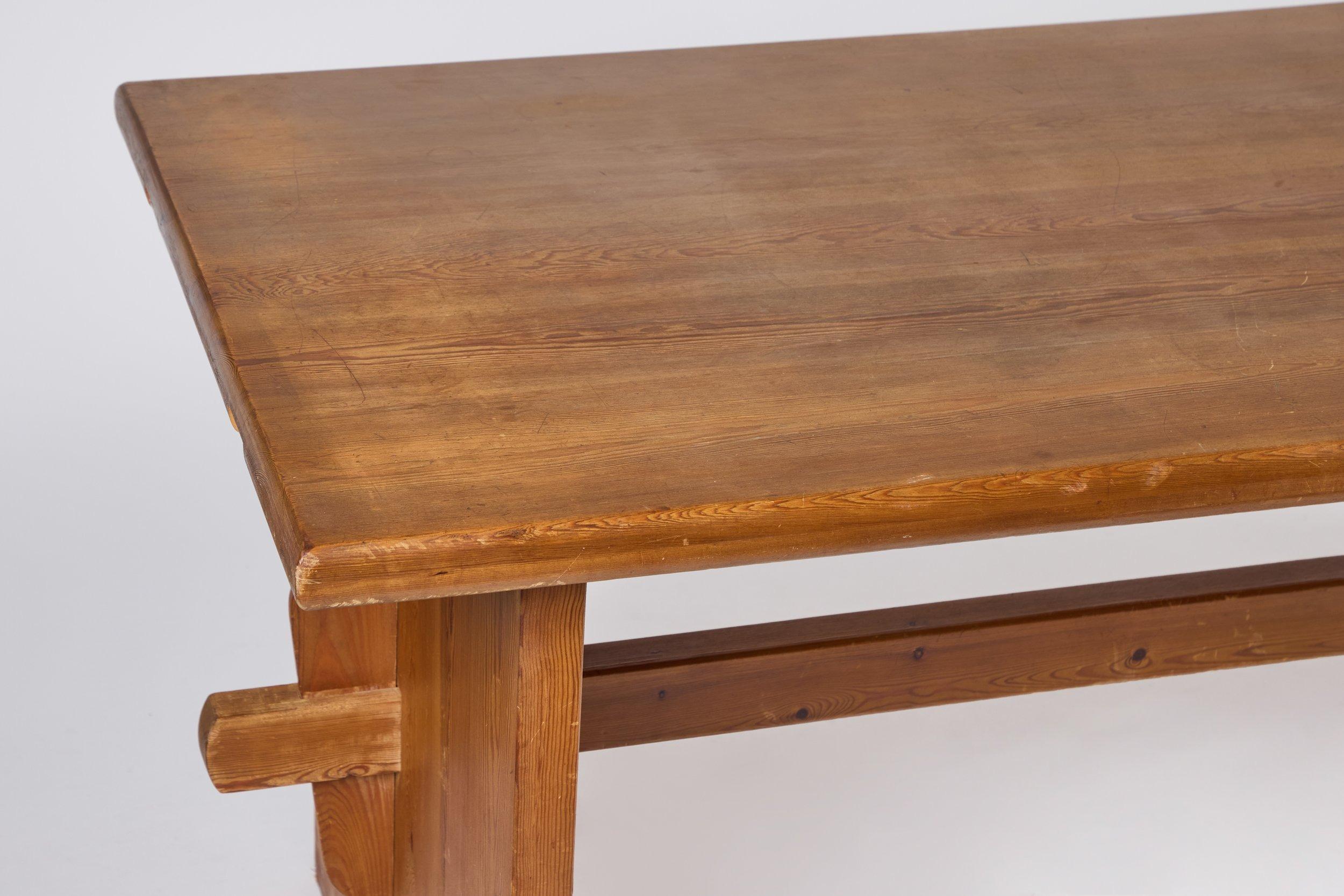 Suédois Table à manger en pin Axel Einar Hjorth en vente