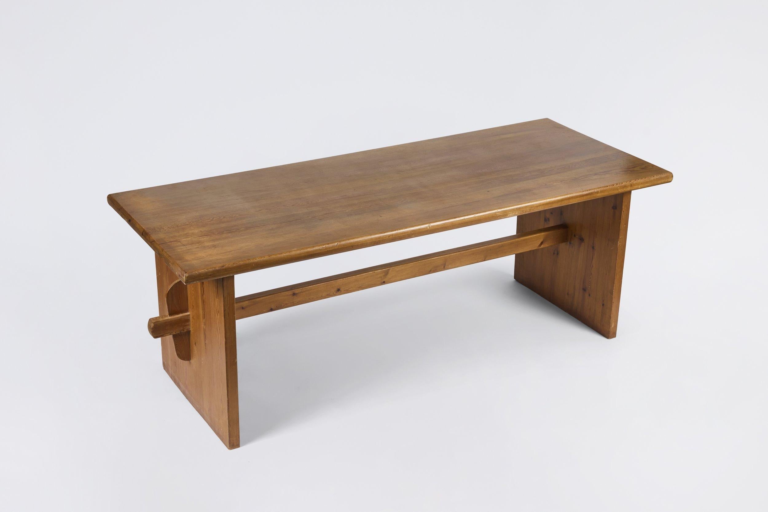 Milieu du XXe siècle Table à manger en pin Axel Einar Hjorth en vente