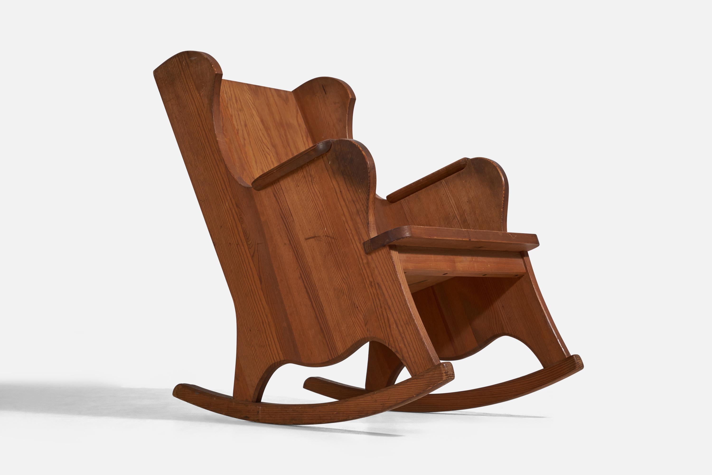 A pine rocking chair produced by Nordiska Kompaniet, Sweden, 1930s. Design attributed to Axel Einar Hjorth.