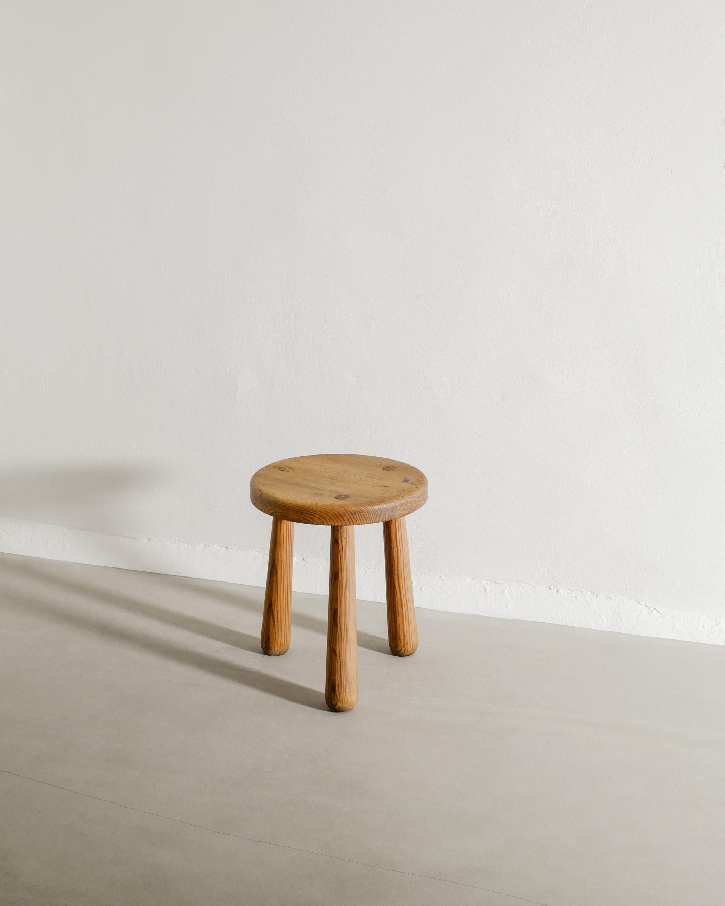 Sgabello in legno di pino Axel Einar Hjorth 