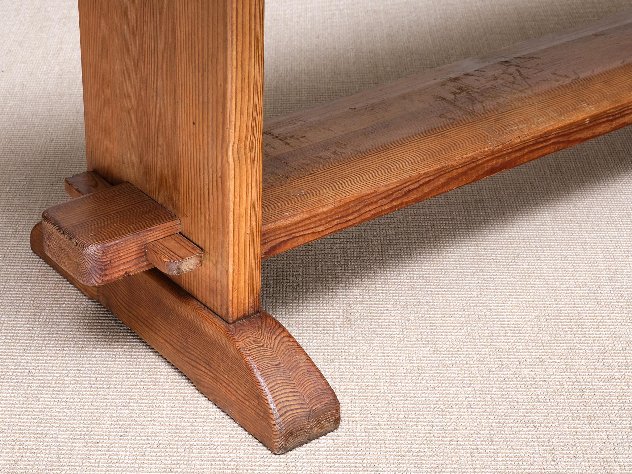 Tavolo 'Skoga' in legno di pino di Axel Einar Hjorth, Nordiska Kompaniet, Svezia, anni '30 in vendita 3