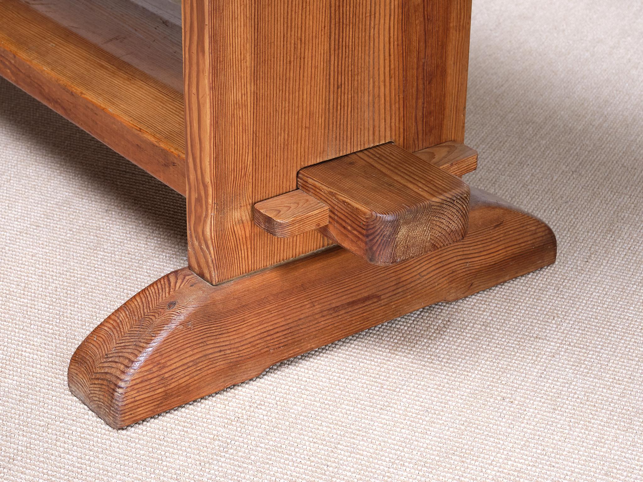 Tavolo 'Skoga' in legno di pino di Axel Einar Hjorth, Nordiska Kompaniet, Svezia, anni '30 in vendita 4