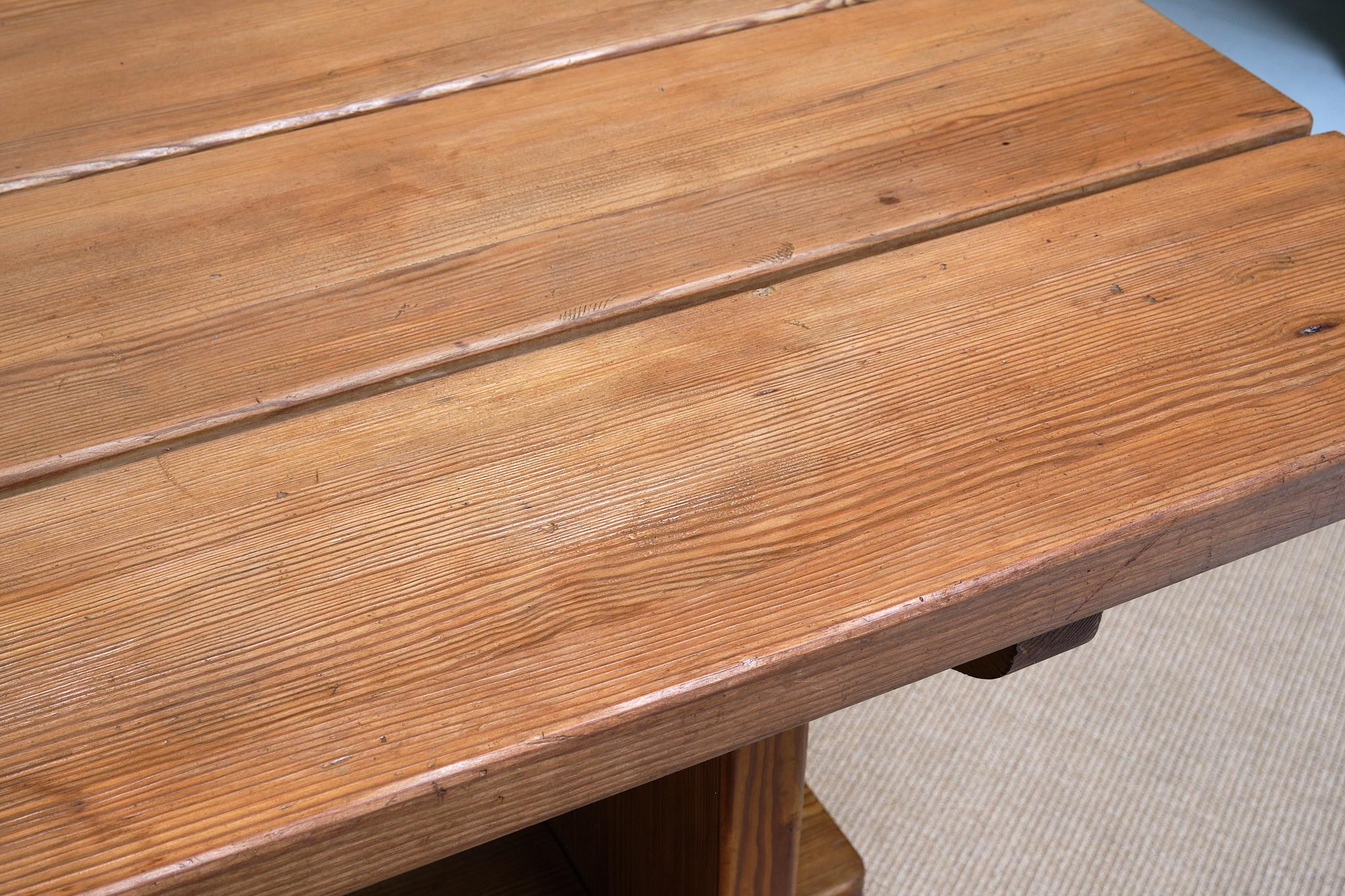 Tavolo 'Skoga' in legno di pino di Axel Einar Hjorth, Nordiska Kompaniet, Svezia, anni '30 in vendita 6