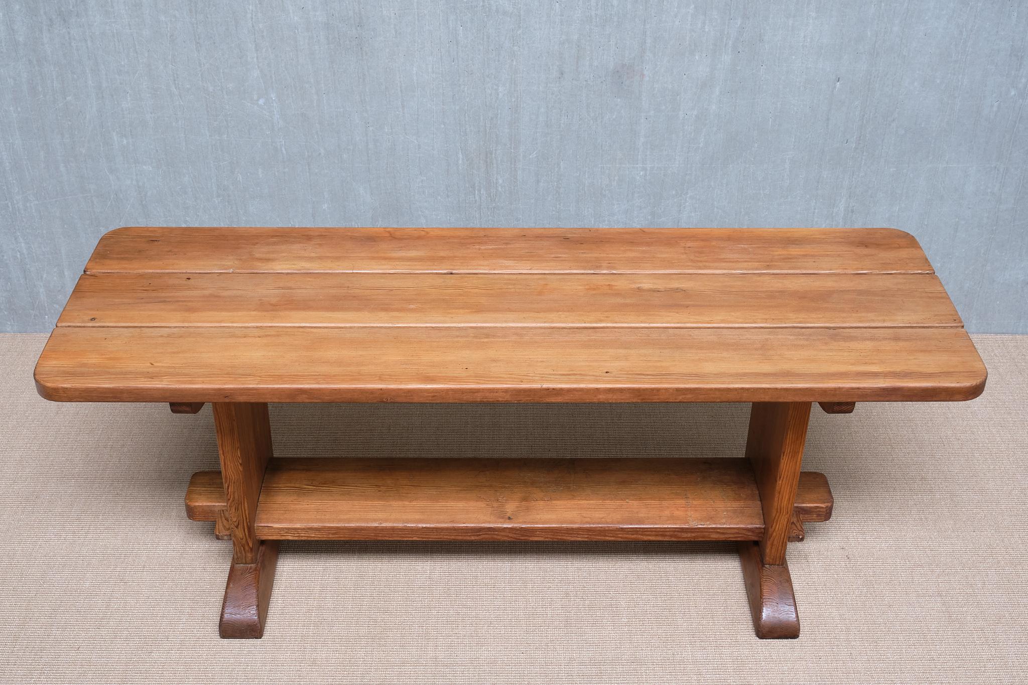 Tavolo 'Skoga' in legno di pino di Axel Einar Hjorth, Nordiska Kompaniet, Svezia, anni '30 In condizioni buone in vendita a The Hague, NL