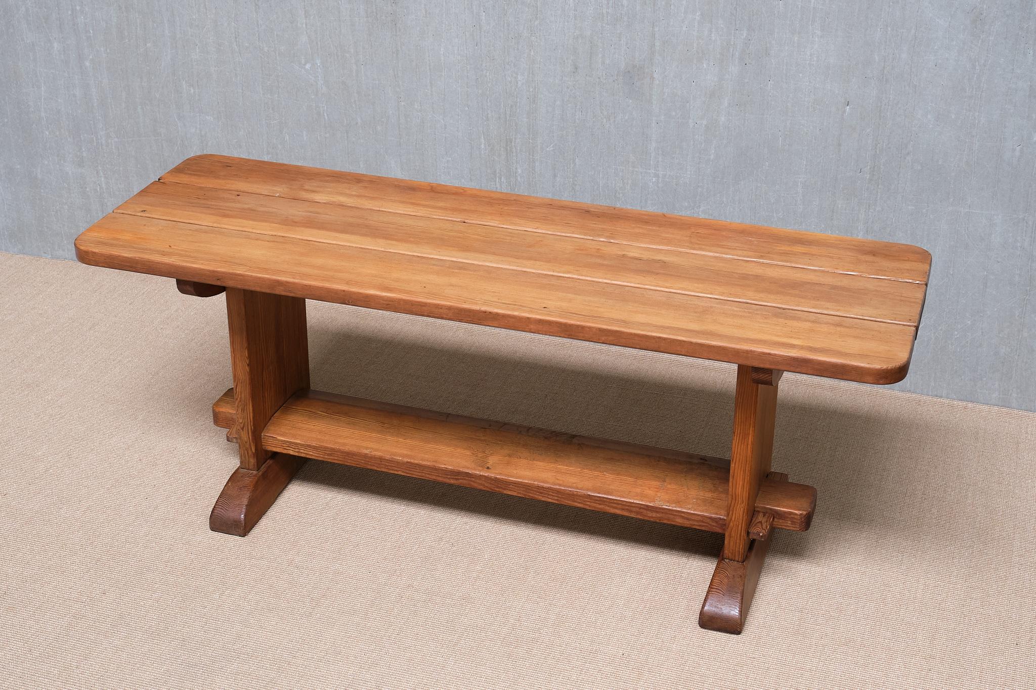 Metà XX secolo Tavolo 'Skoga' in legno di pino di Axel Einar Hjorth, Nordiska Kompaniet, Svezia, anni '30 in vendita
