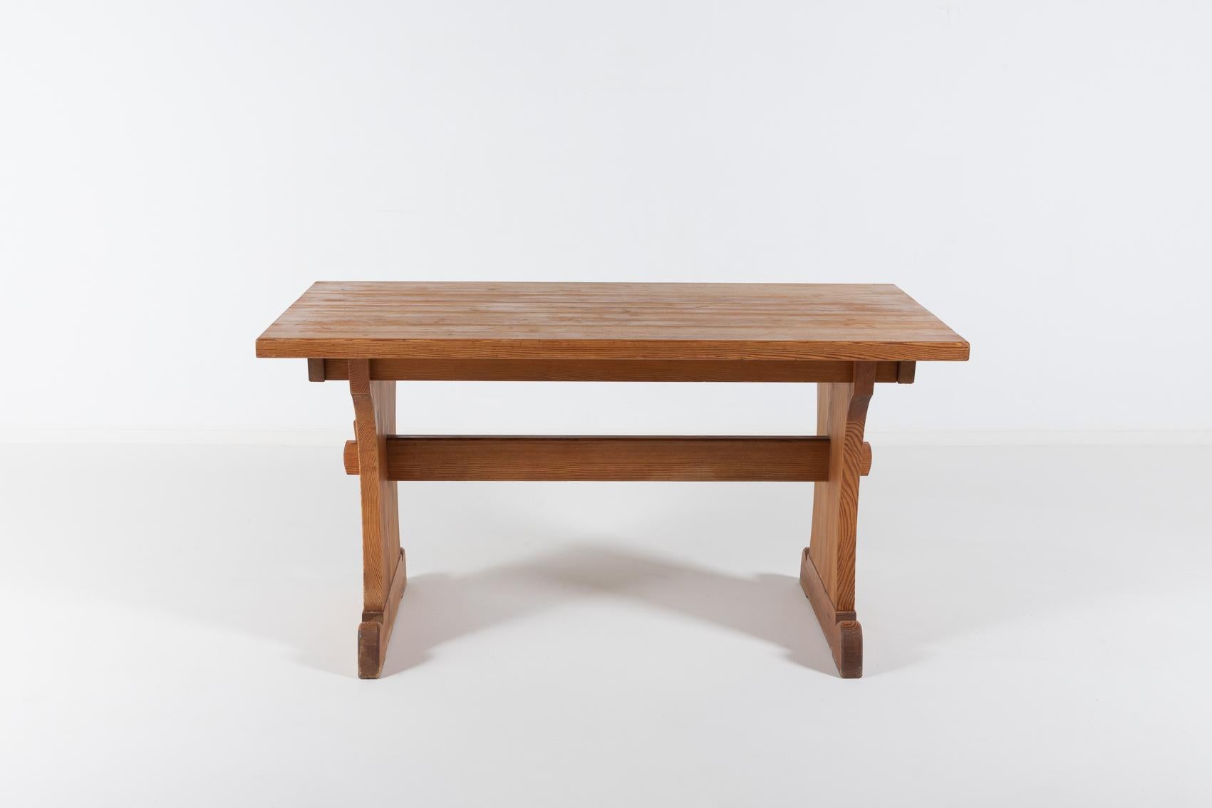 Axel Einar Hjorth ‘Sport’ solid pine table by Nordiska Kompaniet In Fair Condition For Sale In TOLLEBEEK, NL