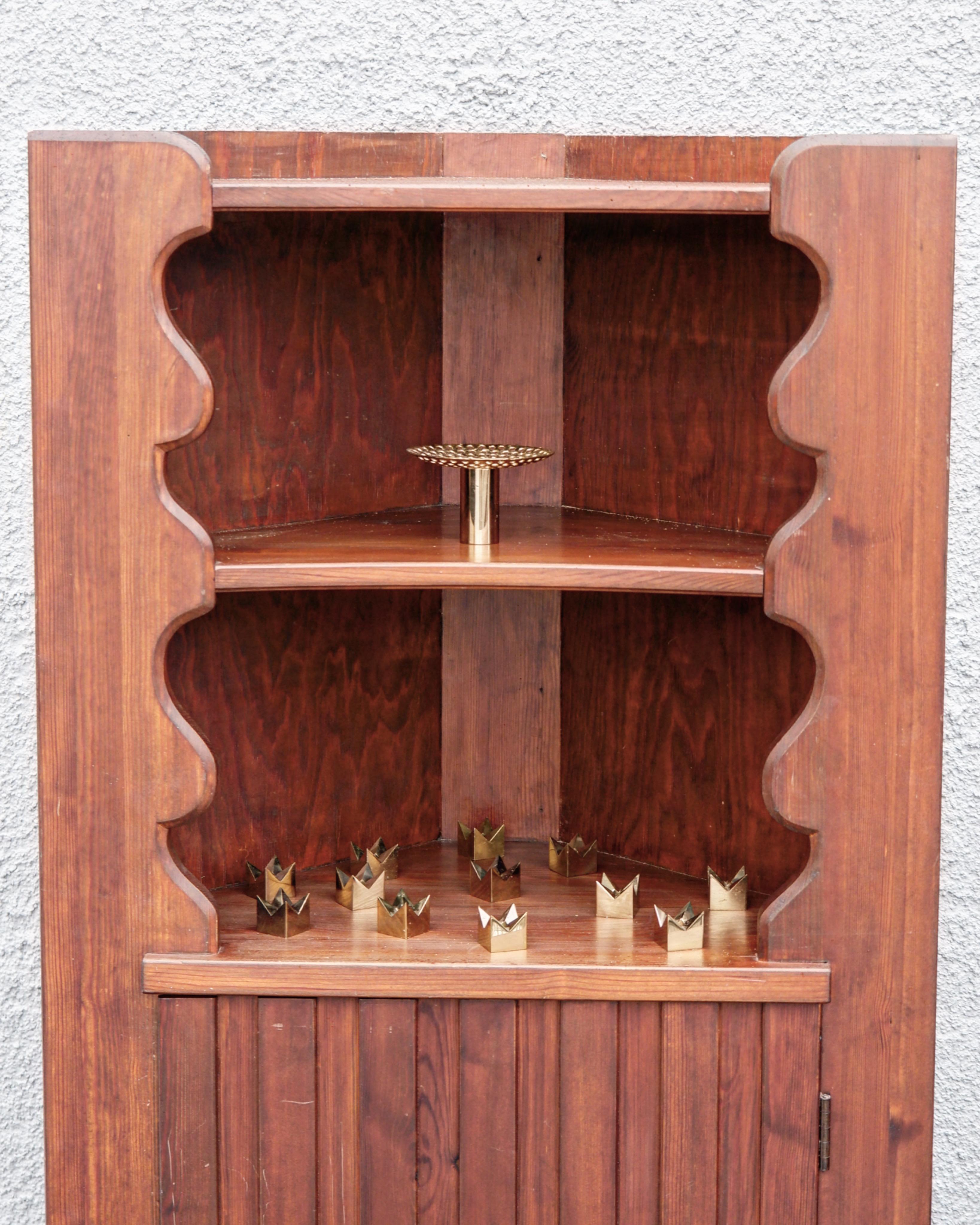 Swedish Axel-Einar Hjorth Stained Pine Angle Cabinet Model Utö, circa 1940