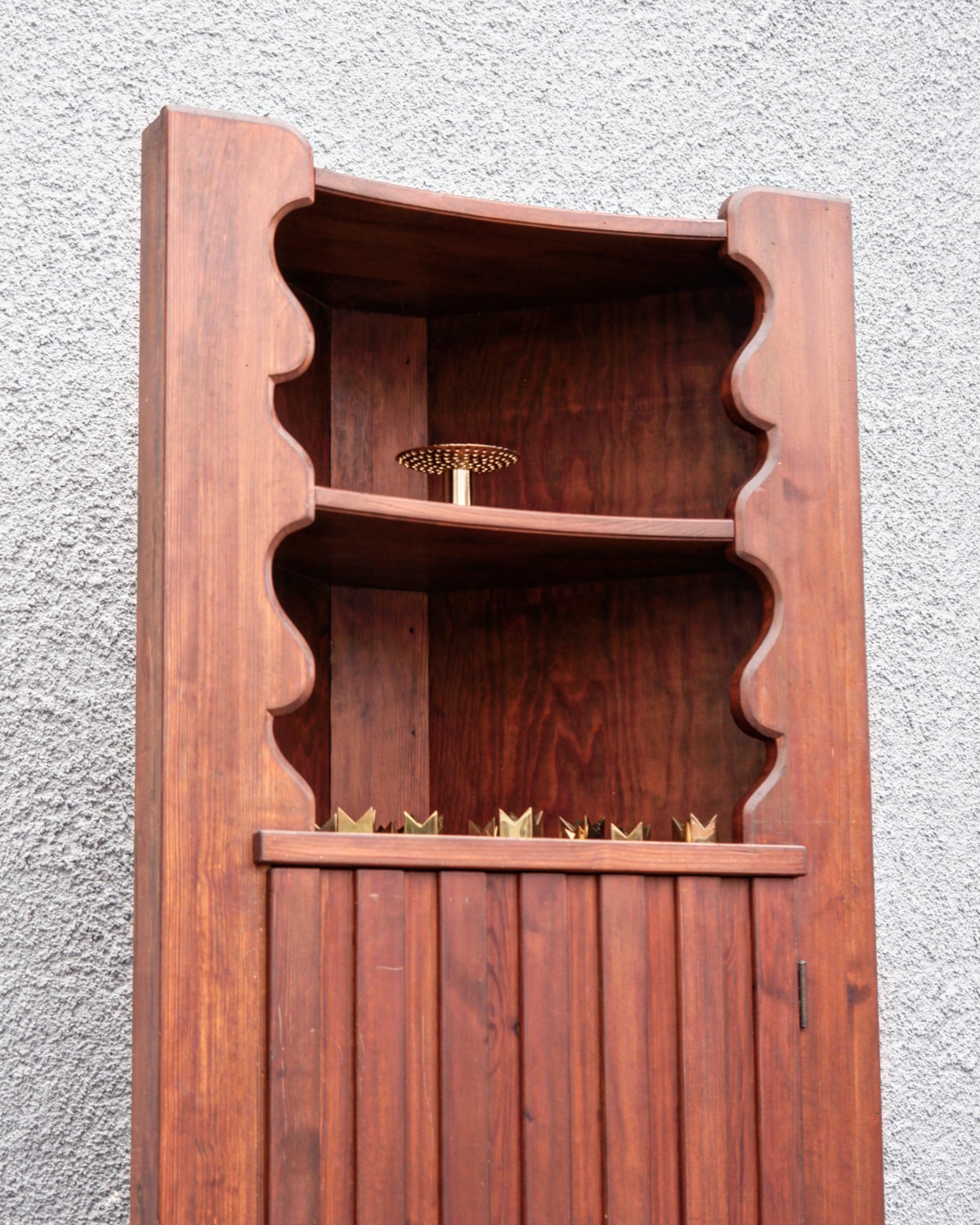 Mid-20th Century Axel-Einar Hjorth Stained Pine Angle Cabinet Model Utö, circa 1940