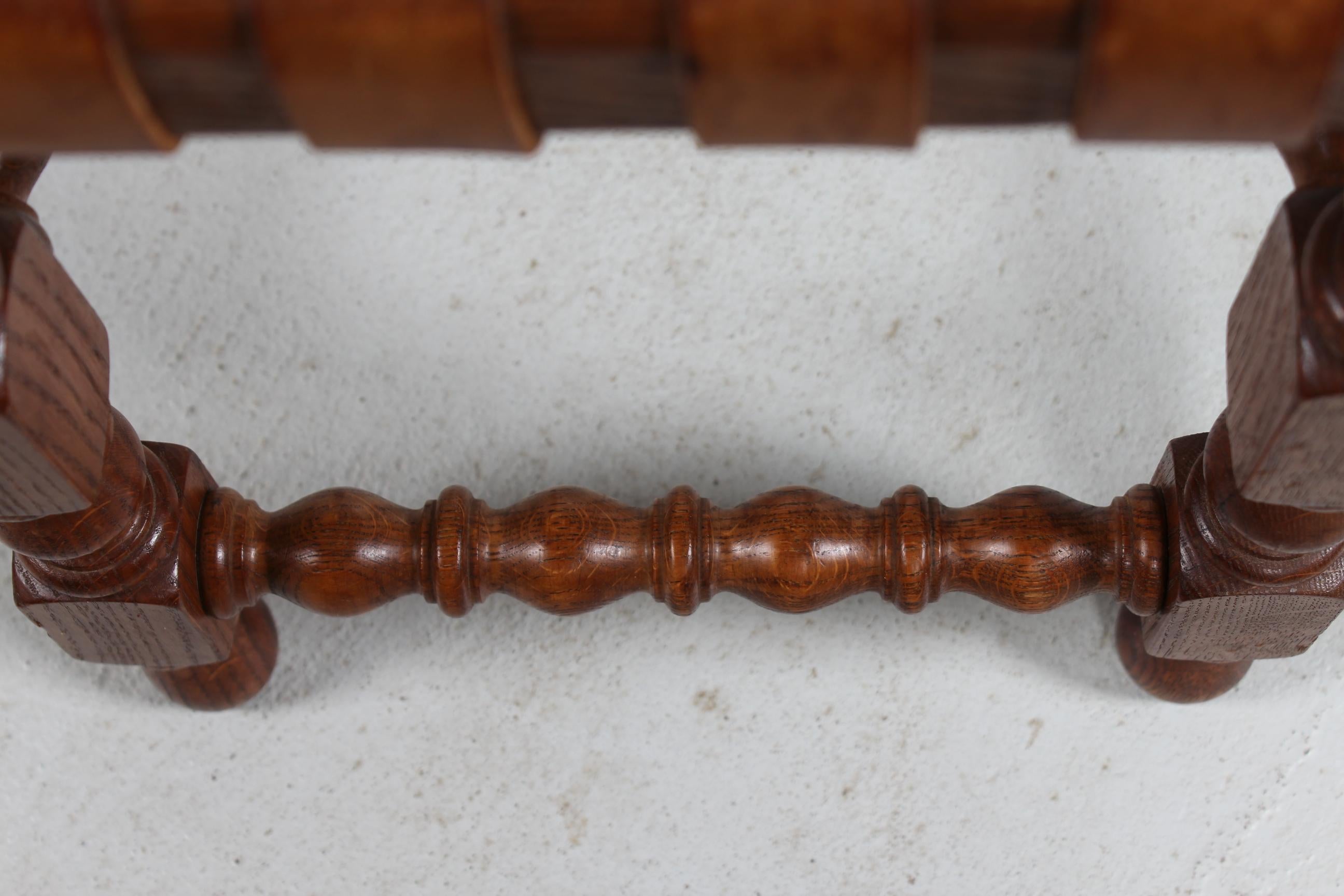Pelle Sgabello in stile Axel Einar Hjorth in quercia con strisce di pelle color cognac 1930 in vendita